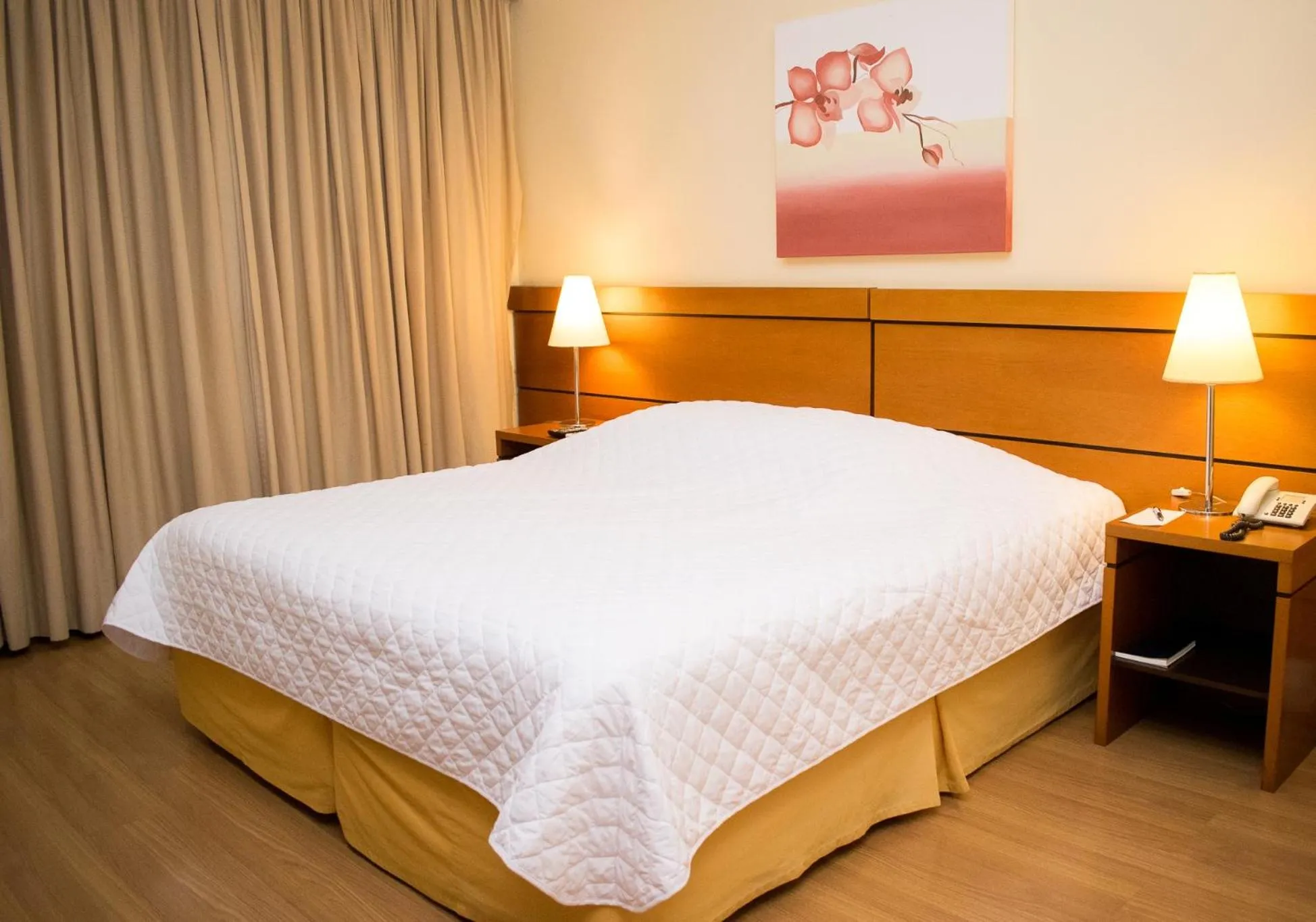 Bed in Hotel Jacques Georges Business