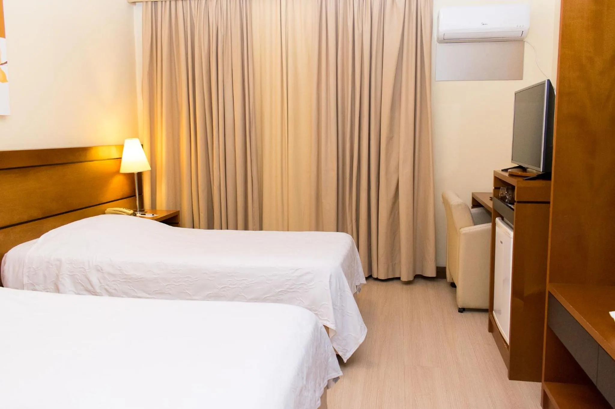 Bed in Hotel Jacques Georges Business