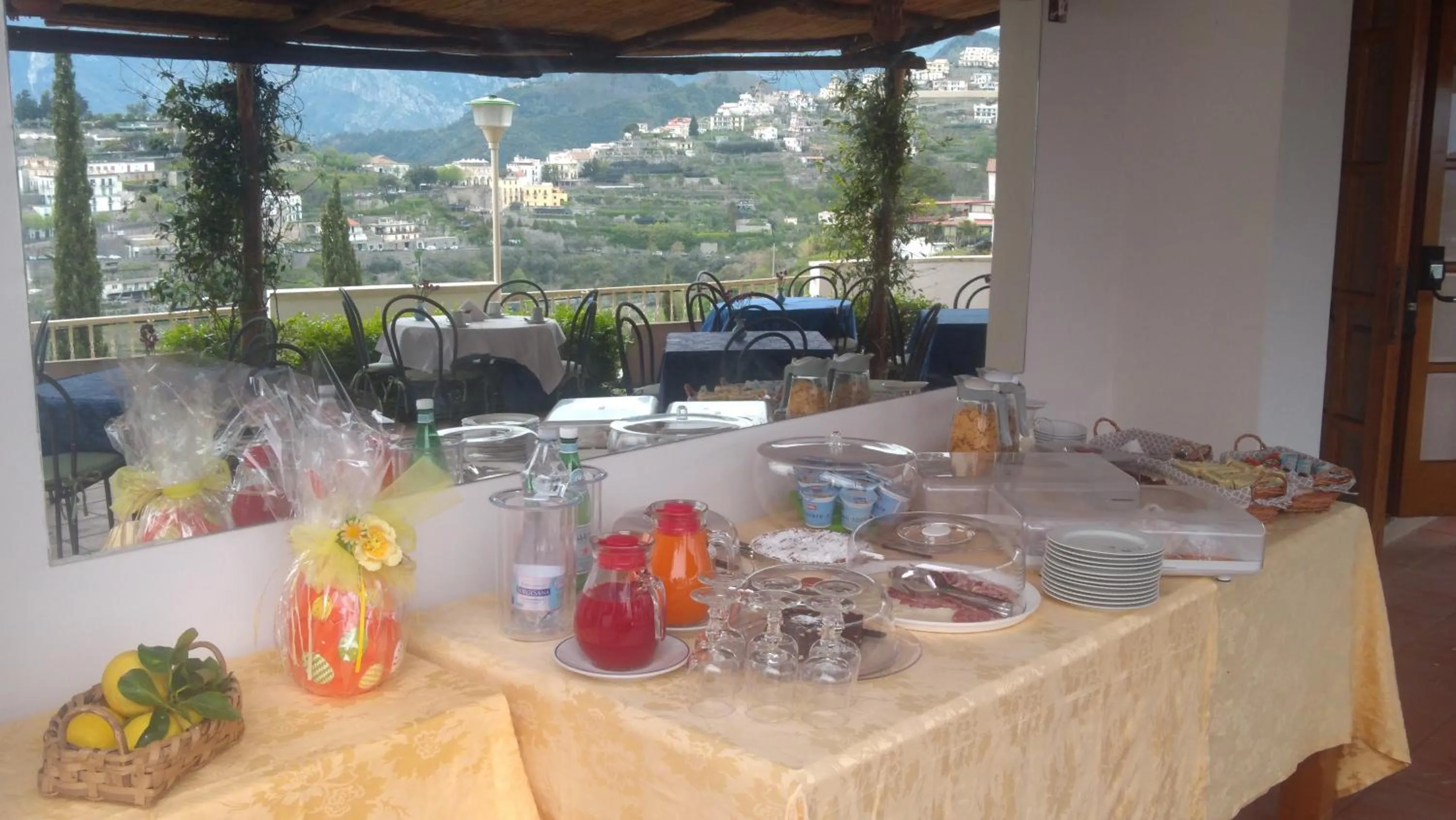 Breakfast in Ravello View
