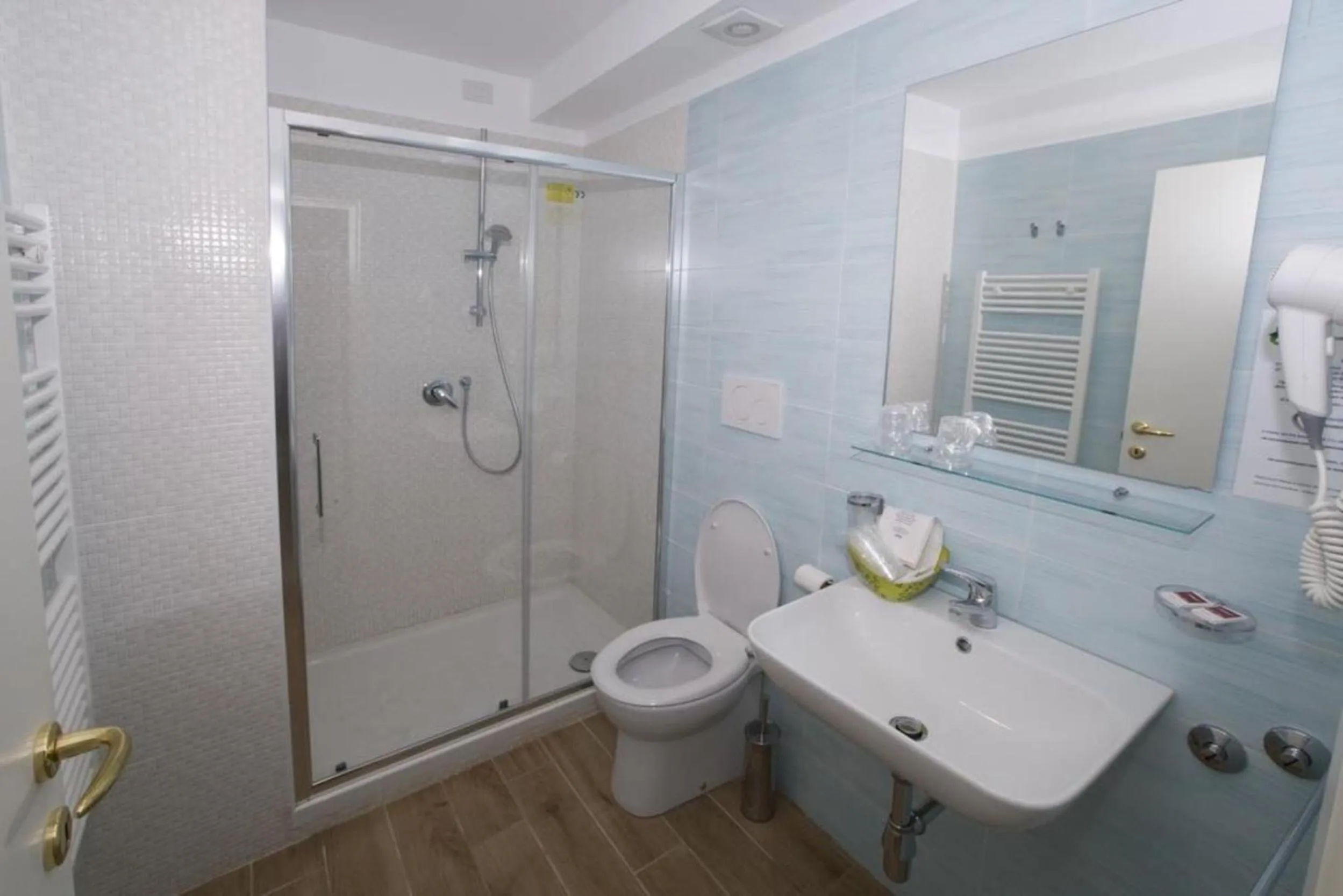 Shower in Hotel Oriente