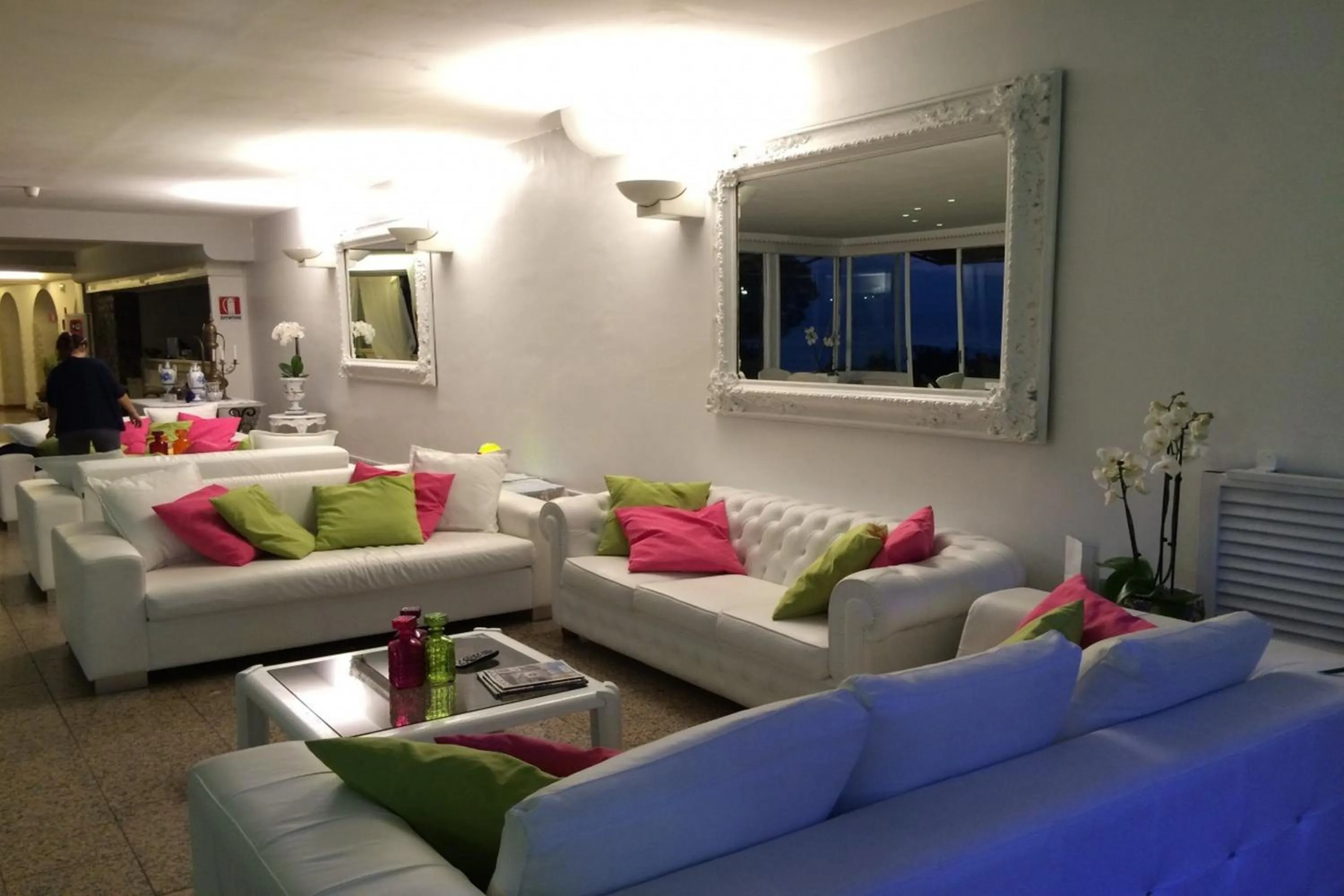 Communal lounge/ TV room in Hotel Oriente