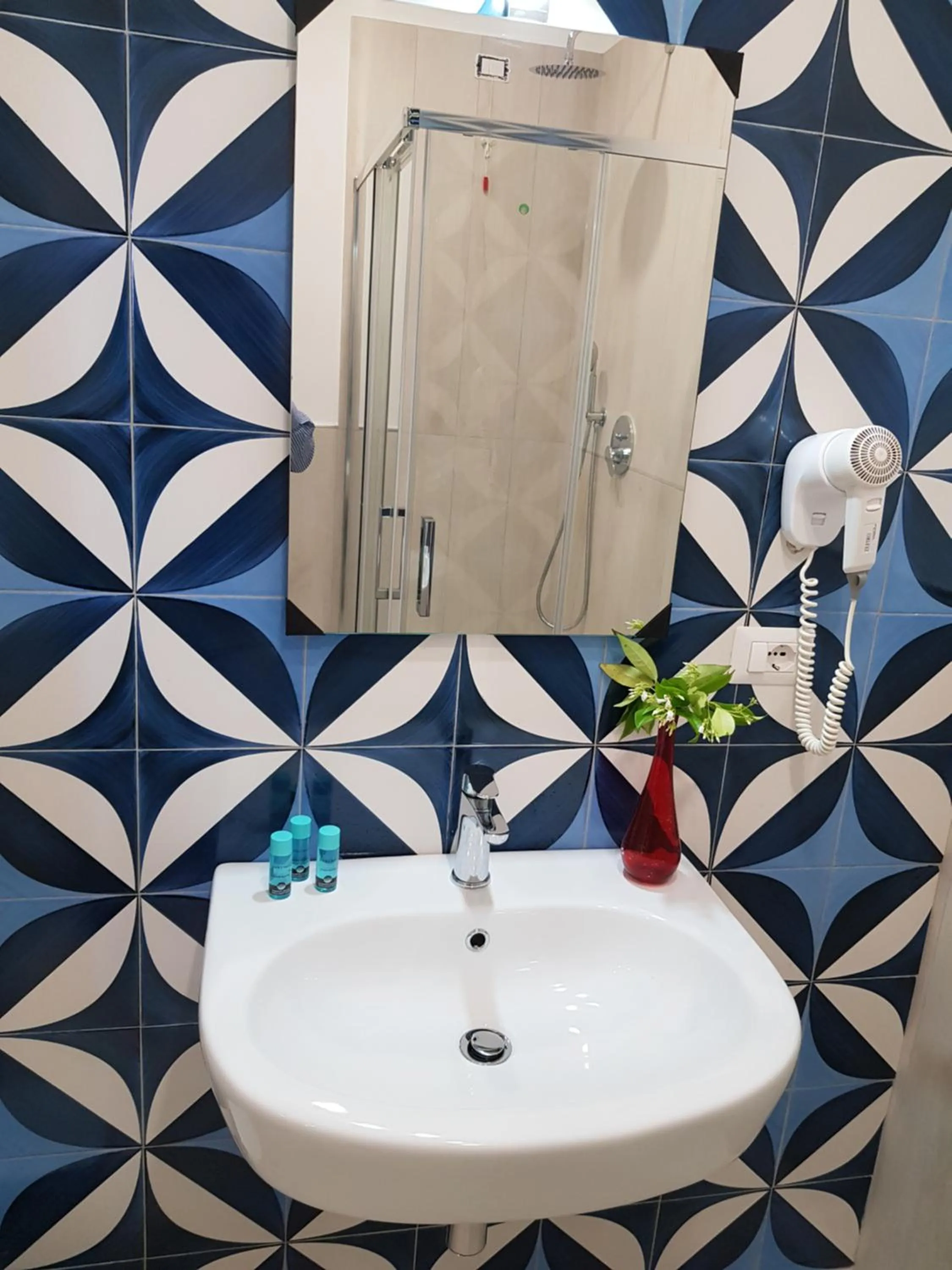 Shower in Hotel Oriente