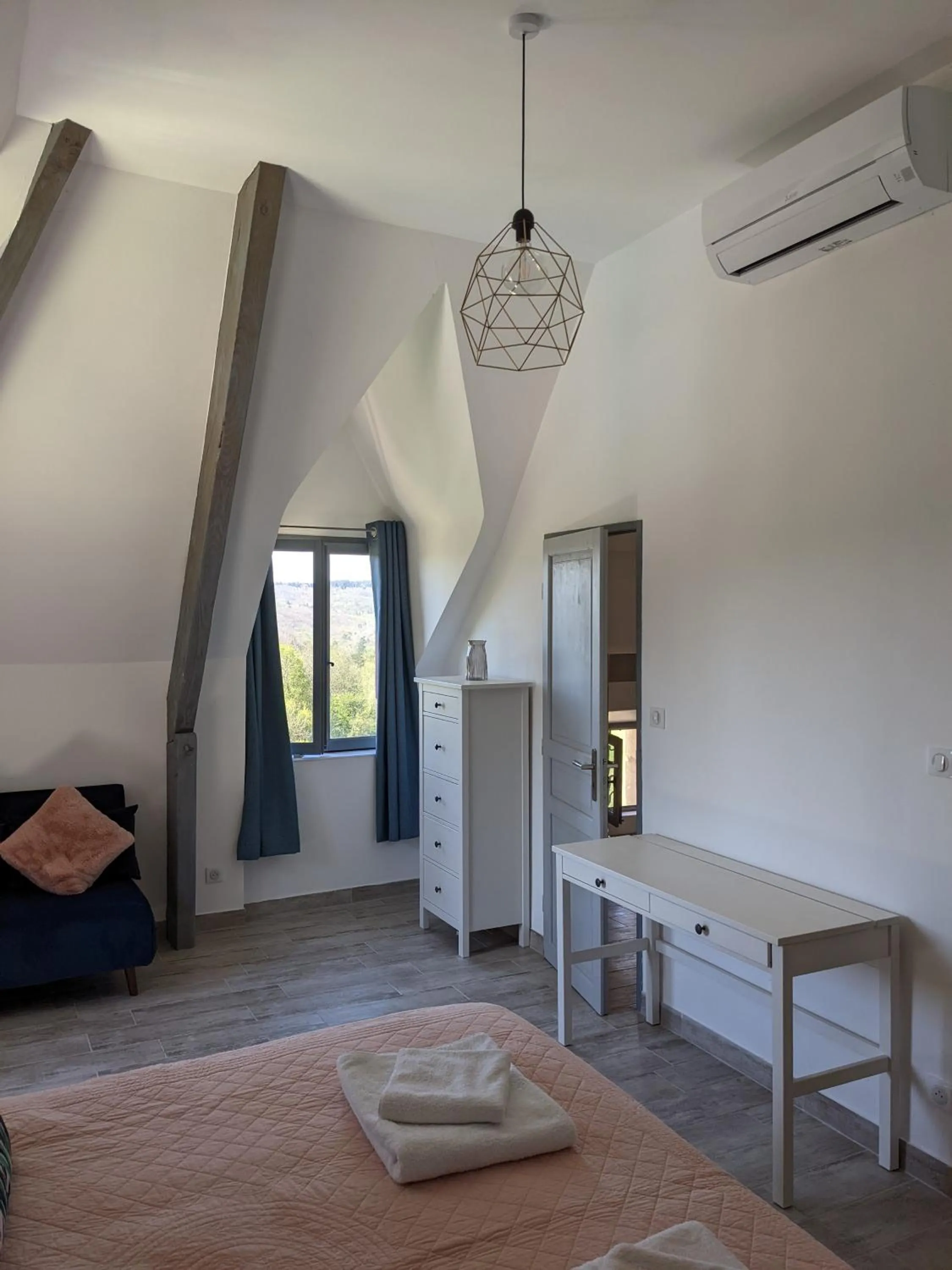 Nearby landmark, Bed in Domaine de Fleurie