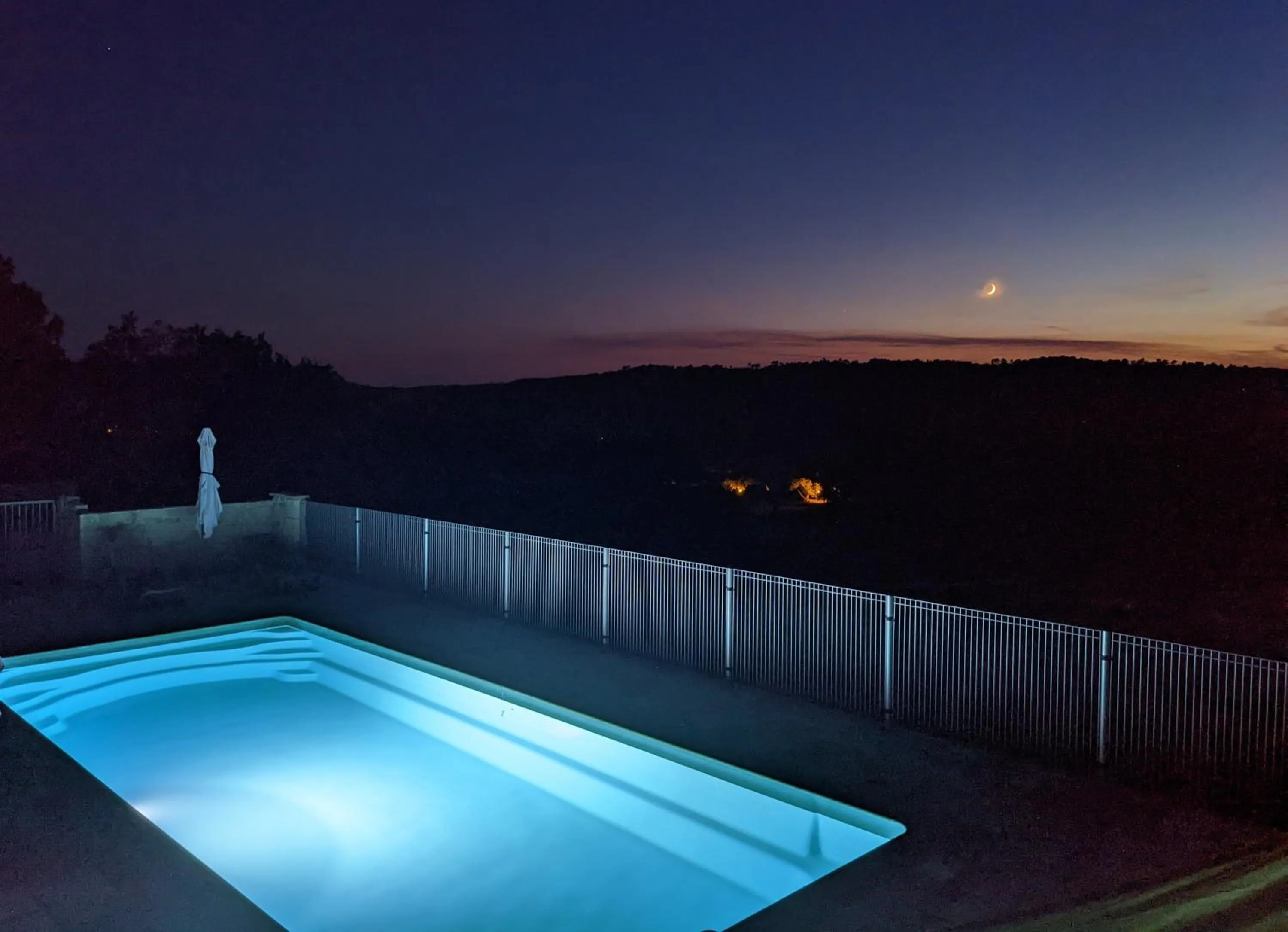 Pool view in Domaine de Fleurie