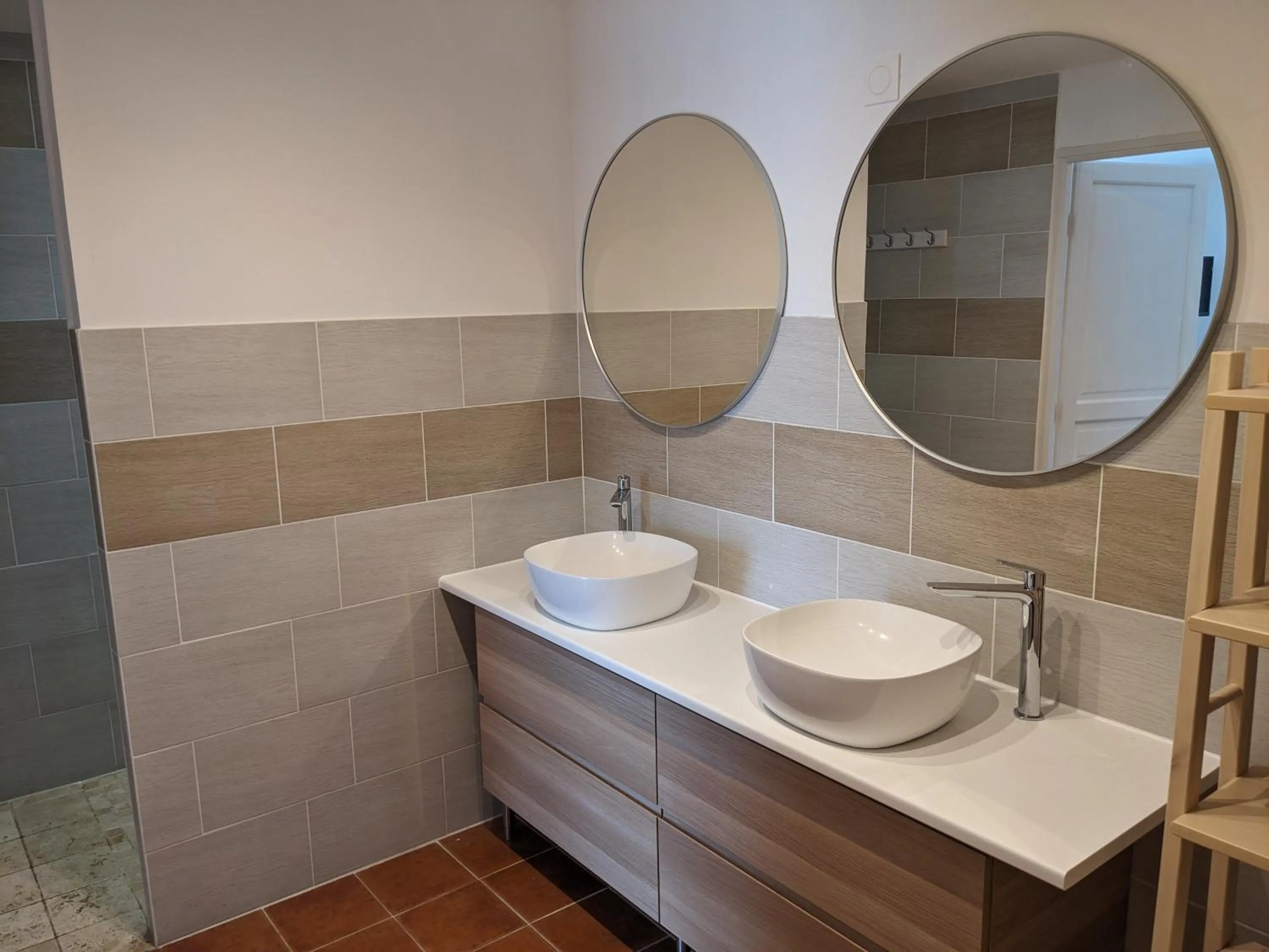 Shower in Domaine de Fleurie