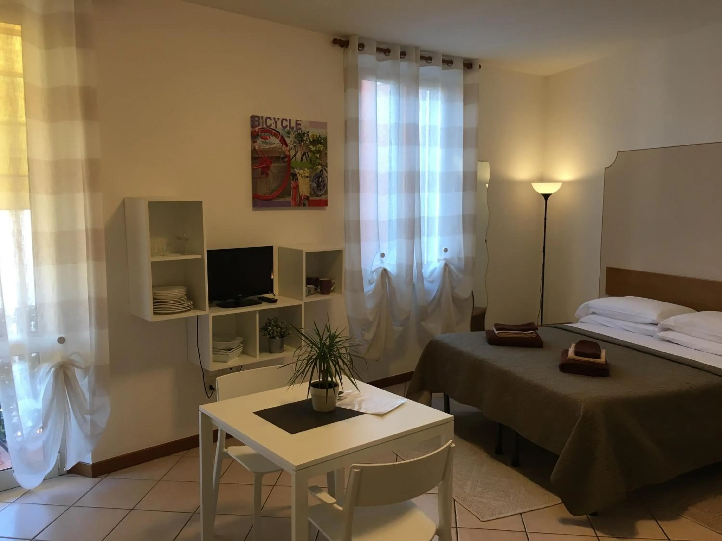 Photo of the whole room, Bed in Residence Gloria