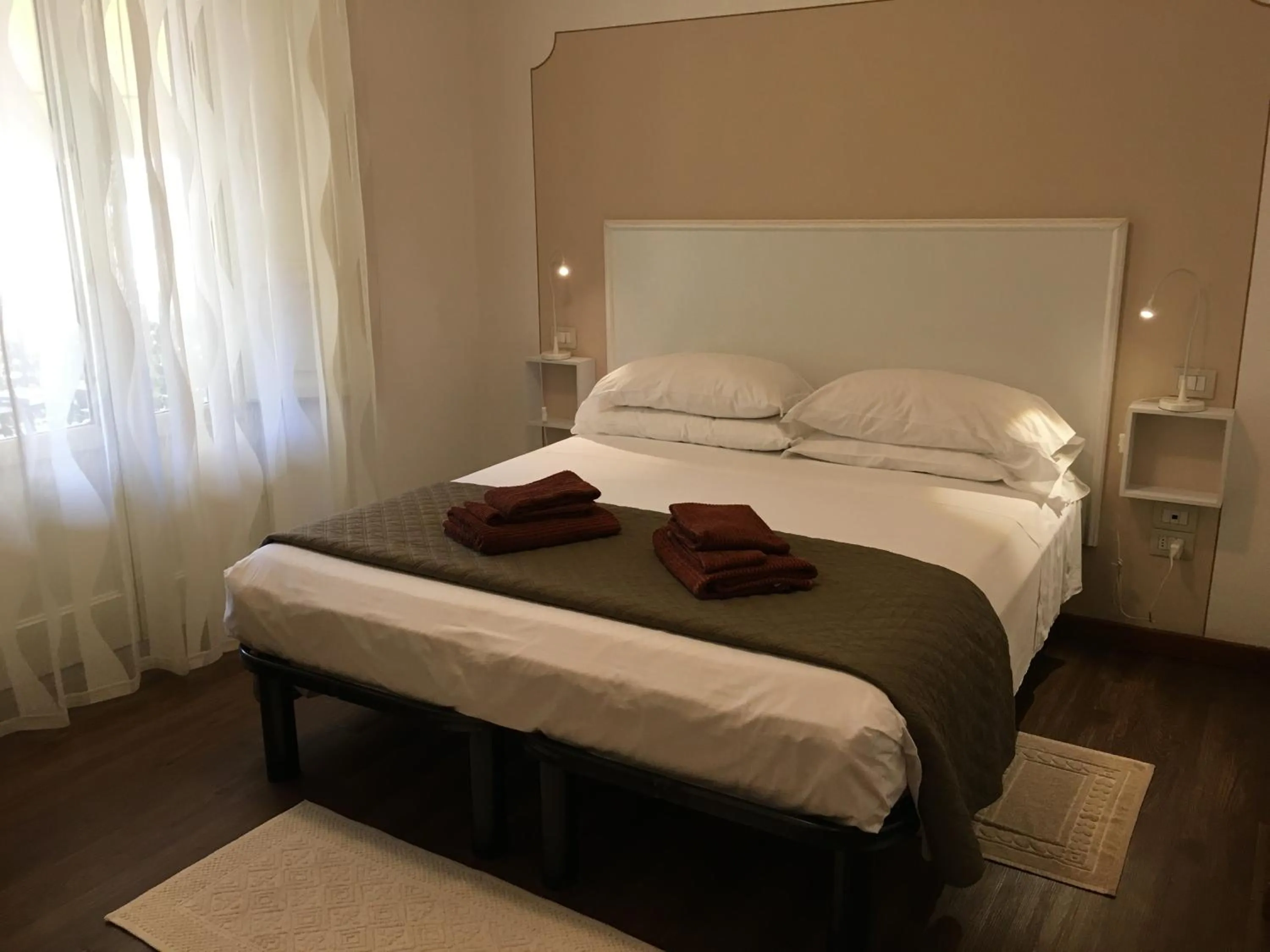 Photo of the whole room, Bed in Residence Gloria