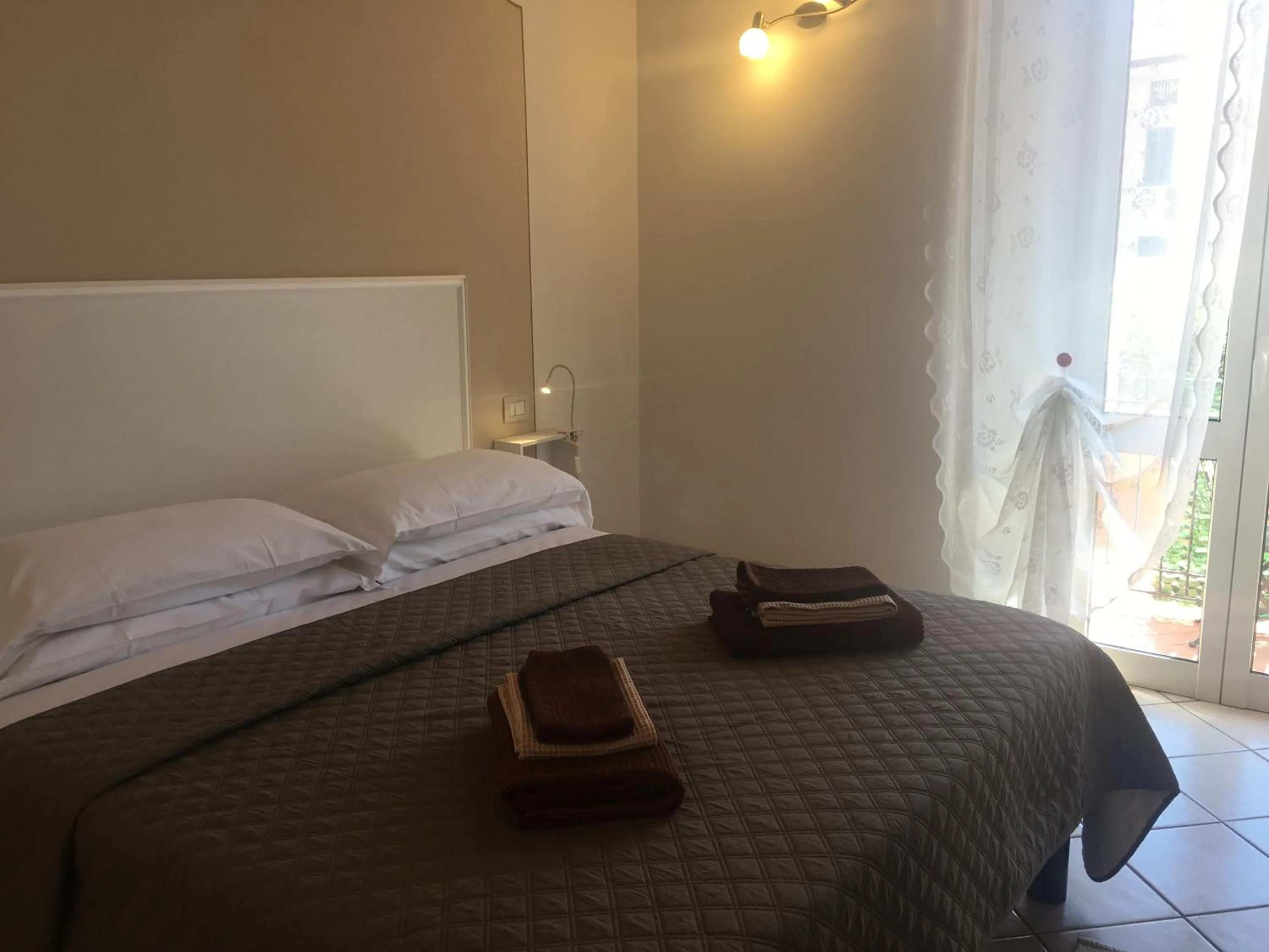 Photo of the whole room, Bed in Residence Gloria