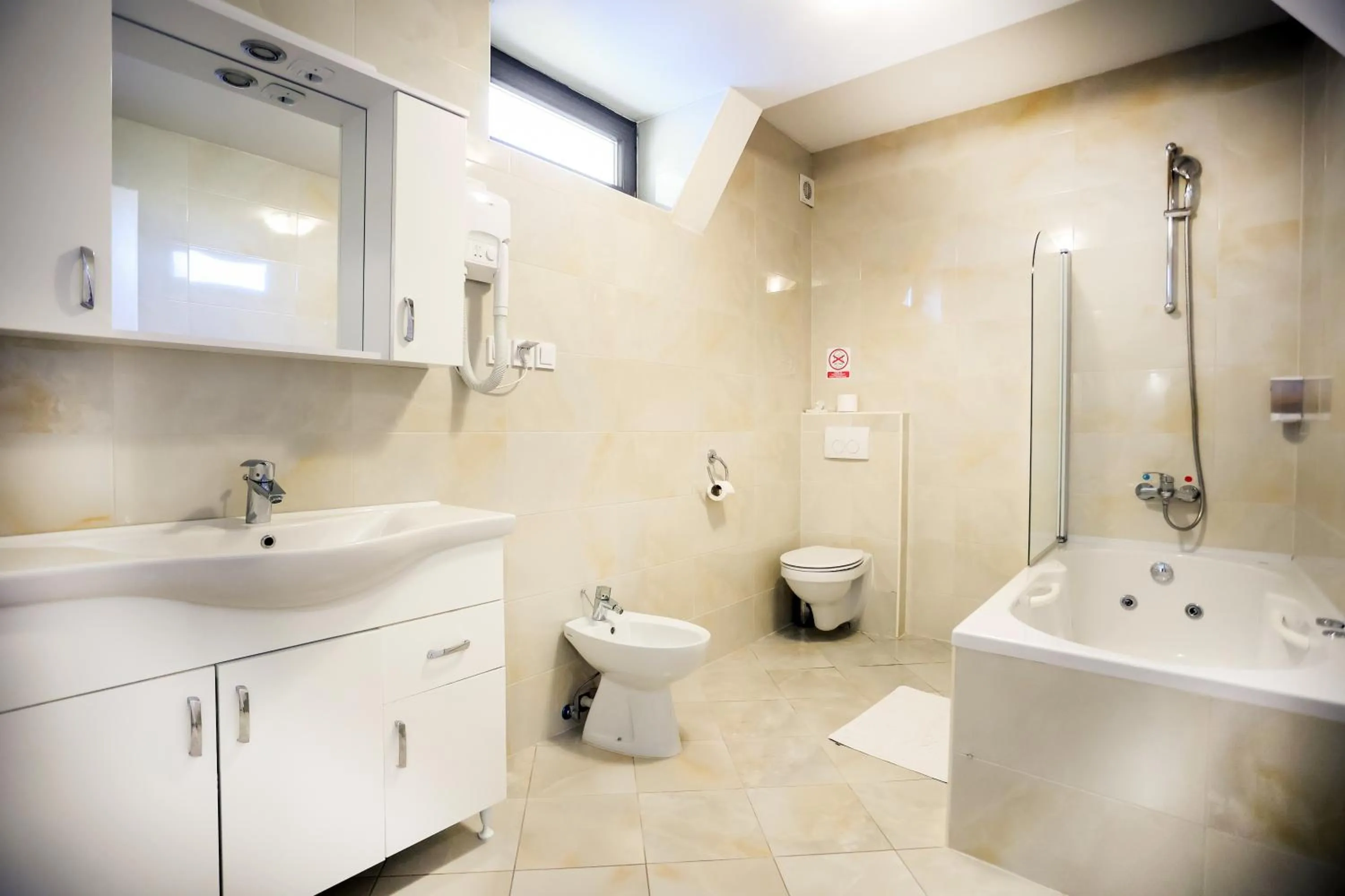 Hot Tub in Hotel Garten