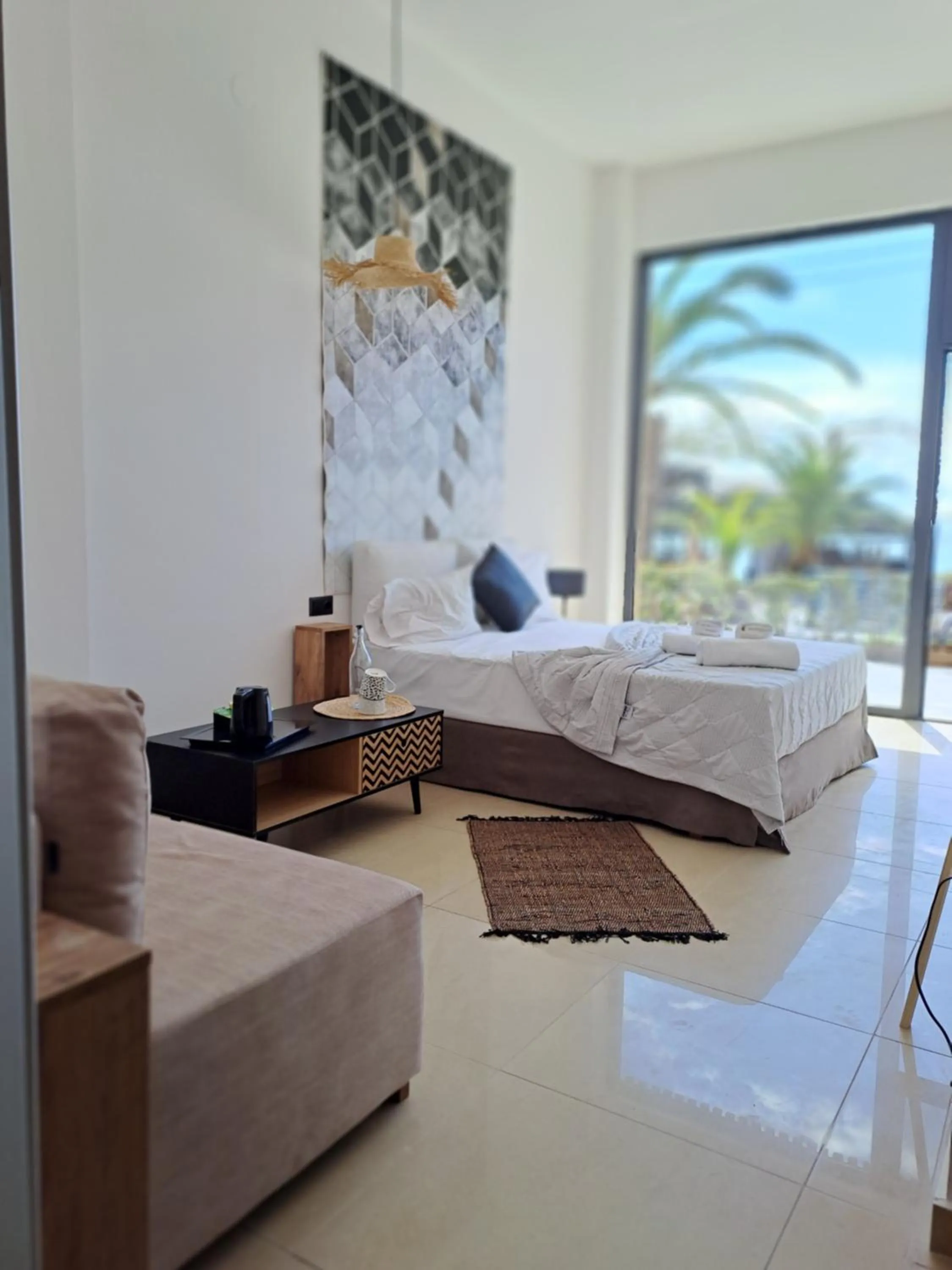 Photo of the whole room, Bed in Beach Hotel Kapahi