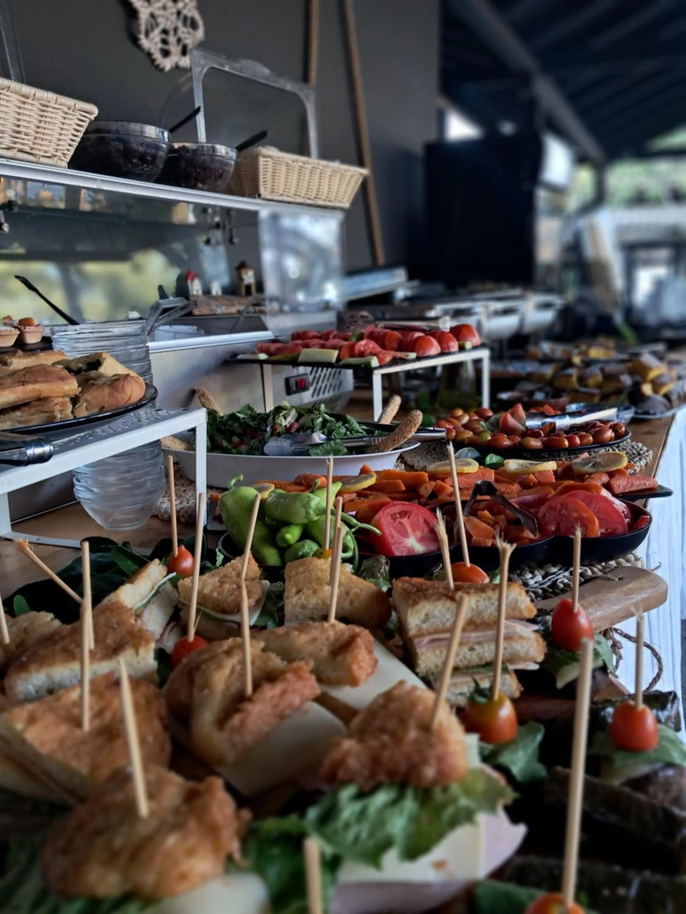 Buffet breakfast in Beach Hotel Kapahi