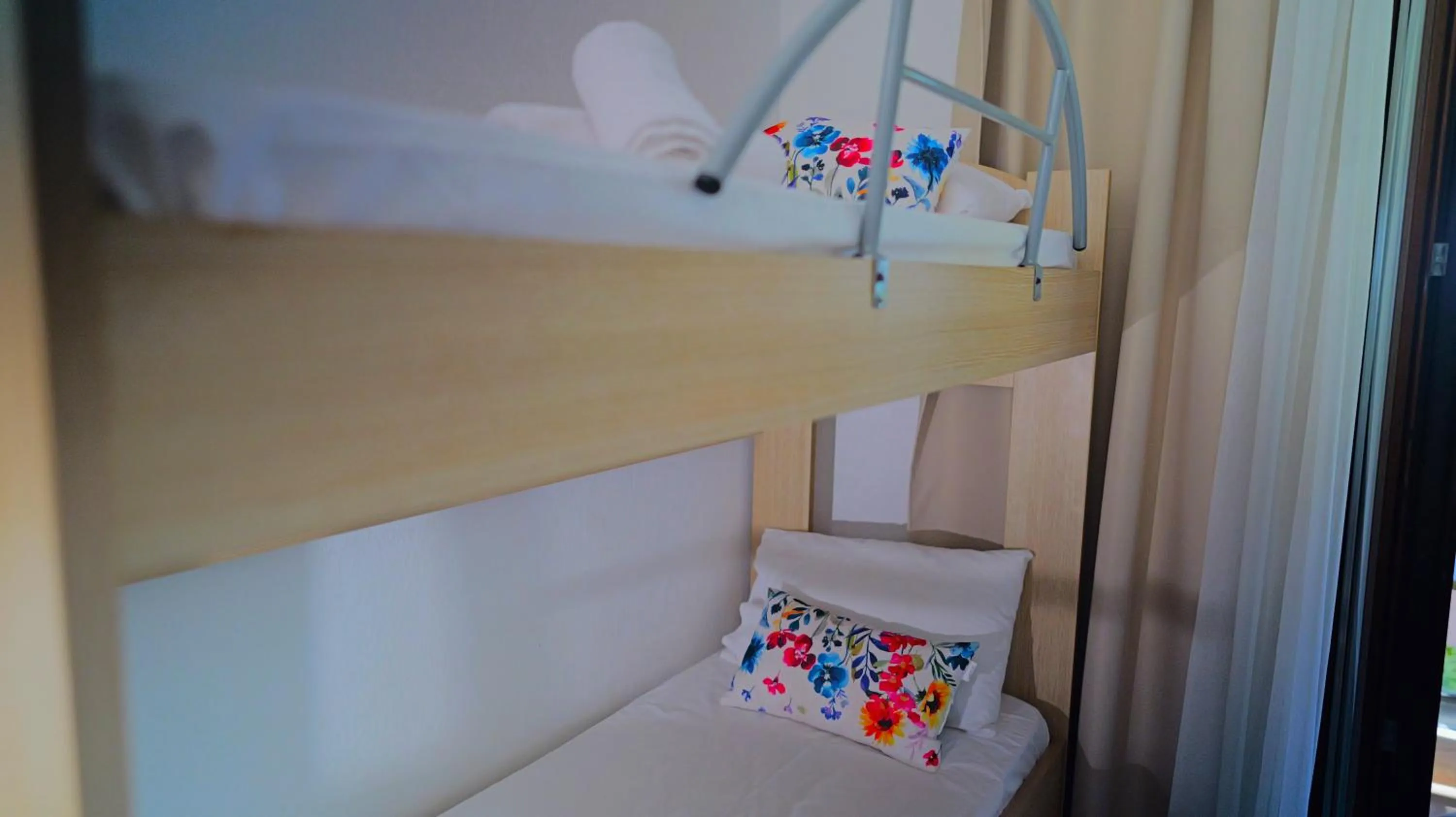 bunk bed, Bed in Beach Hotel Kapahi