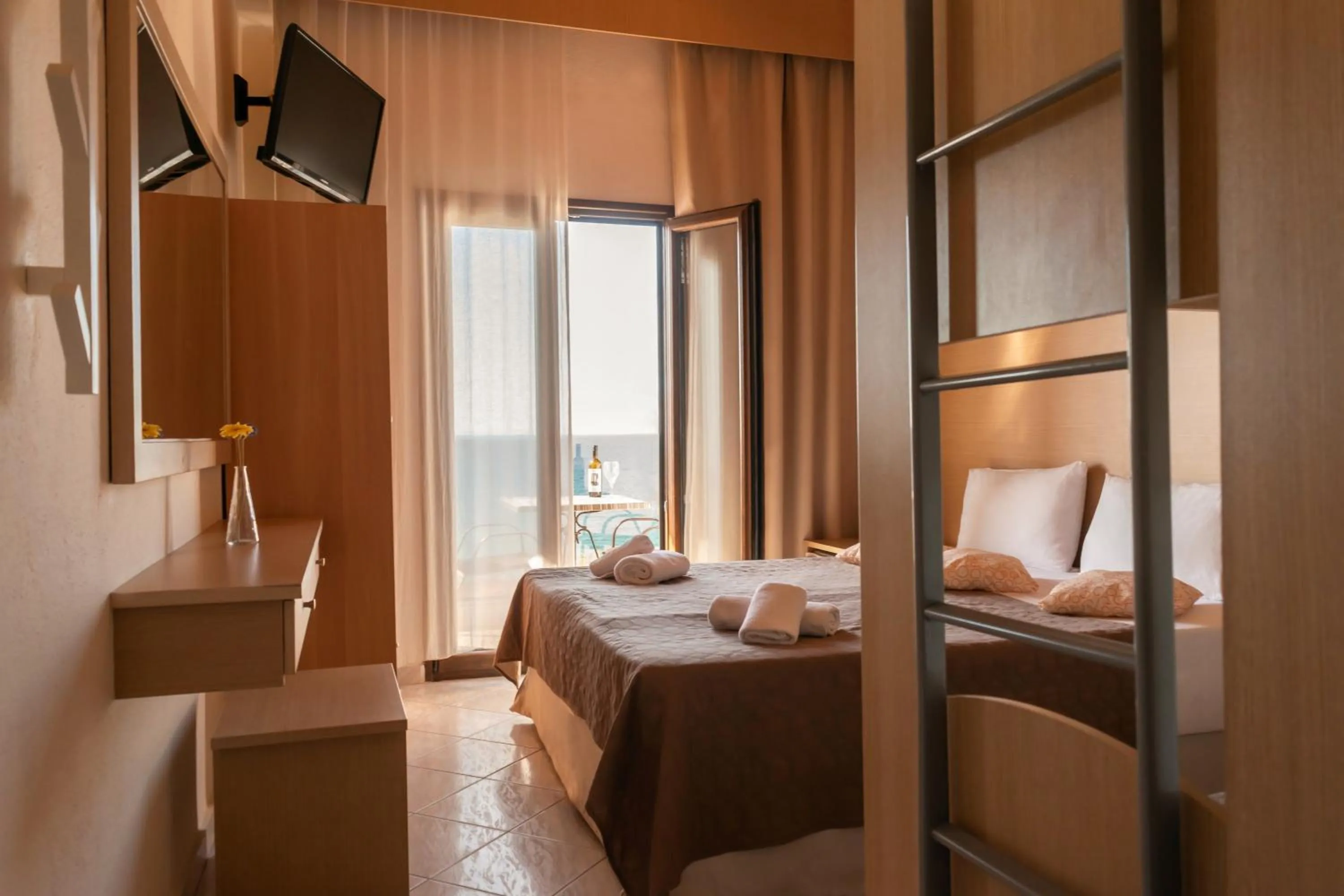 bunk bed, Bed in Beach Hotel Kapahi