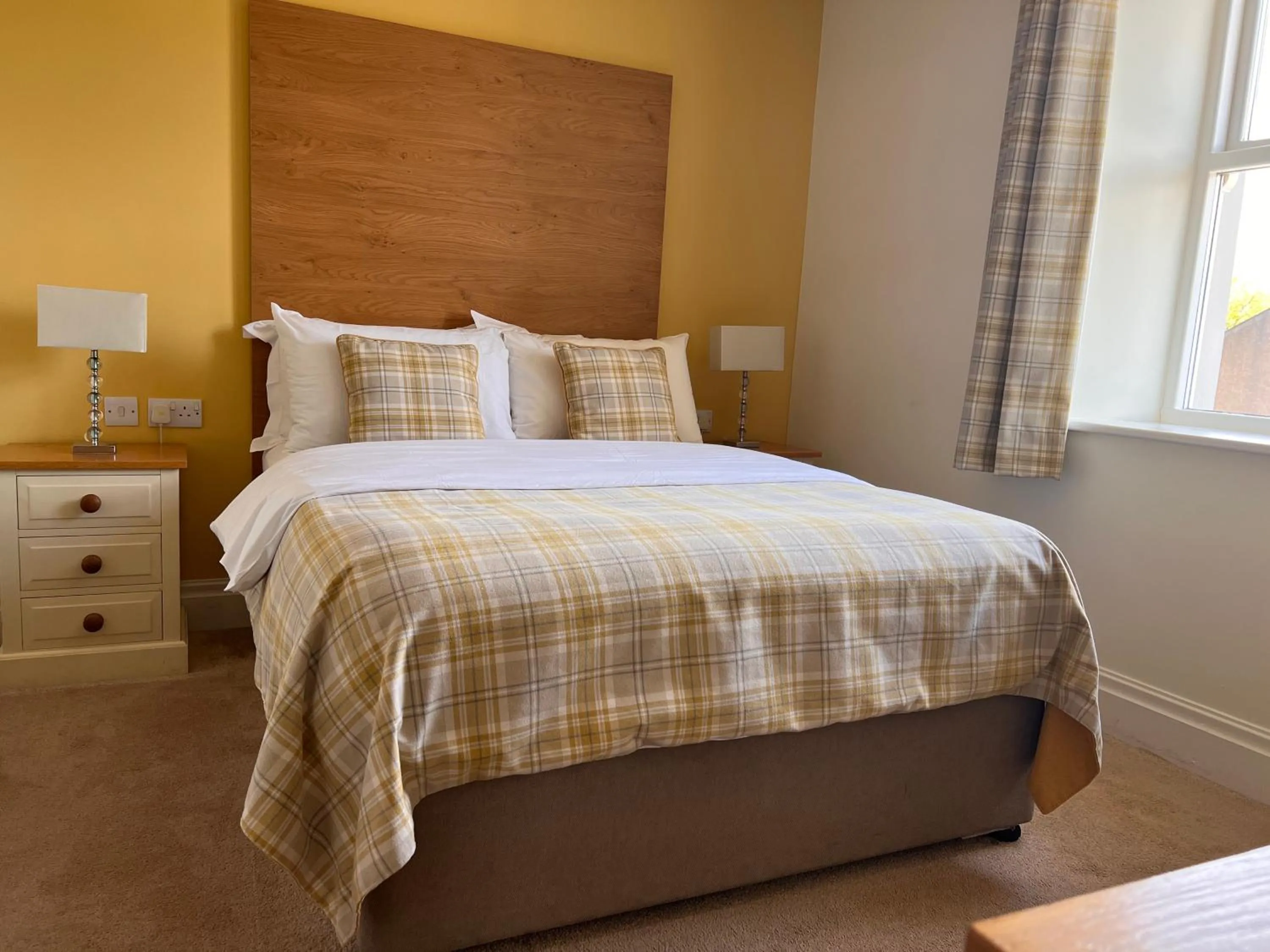 Bedroom, Bed in The Craven Heifer Inn