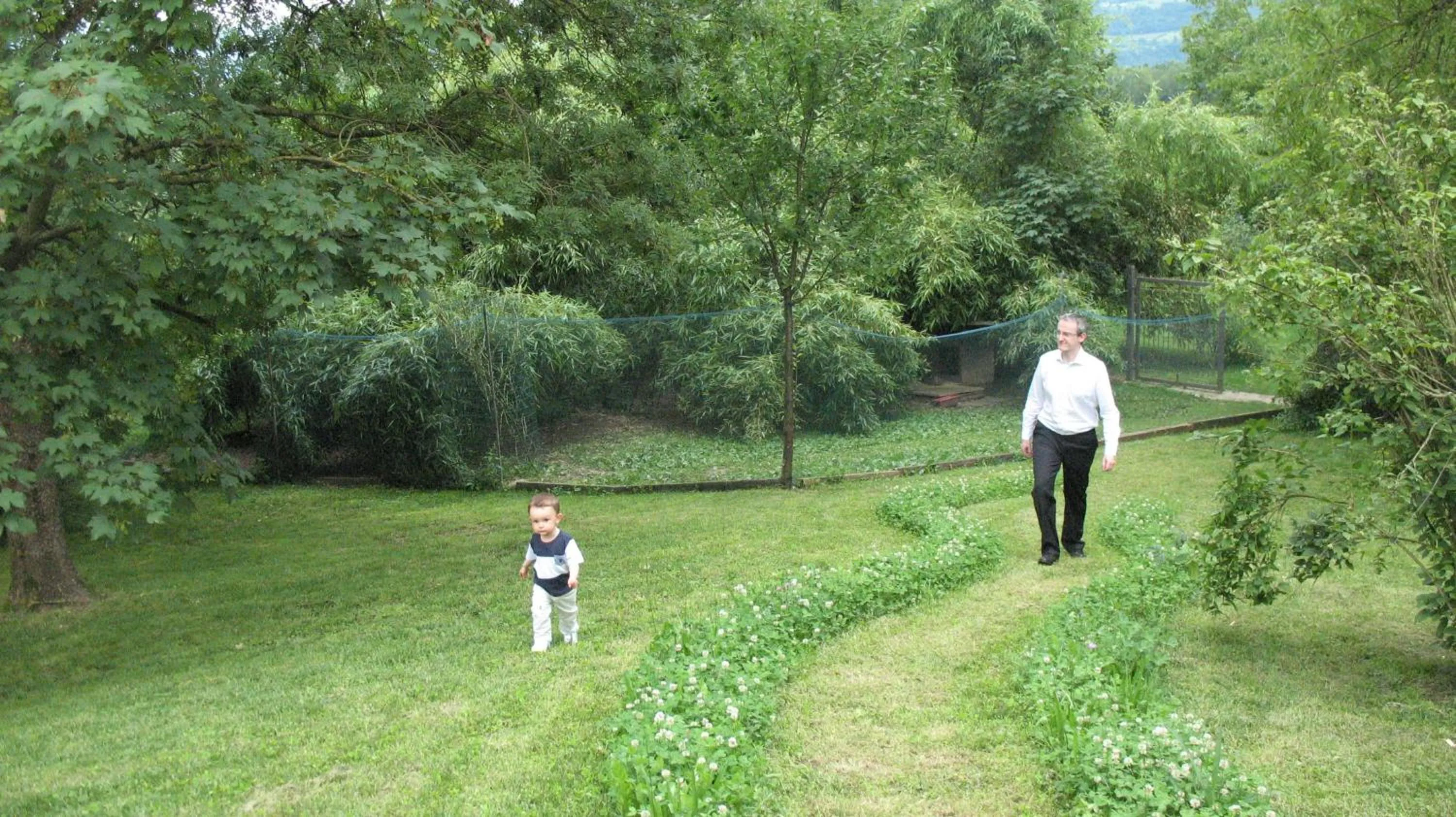 children in BioAgriturismo Vegan Campo di Cielo