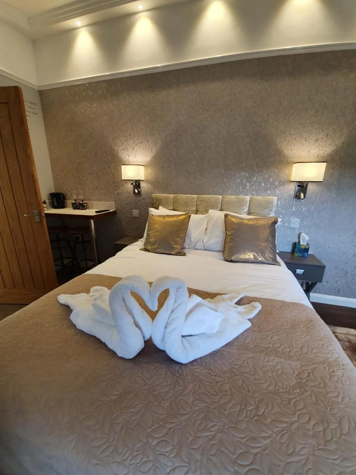 Bedroom, Bed in Old Thatch Bambers Green