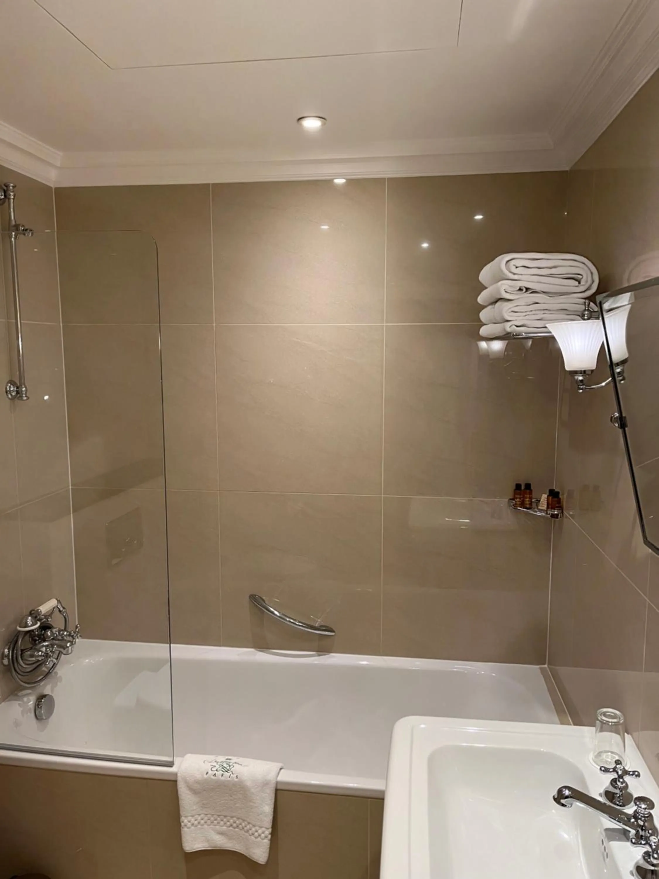 Bathroom in Hôtel Duc De St-Simon