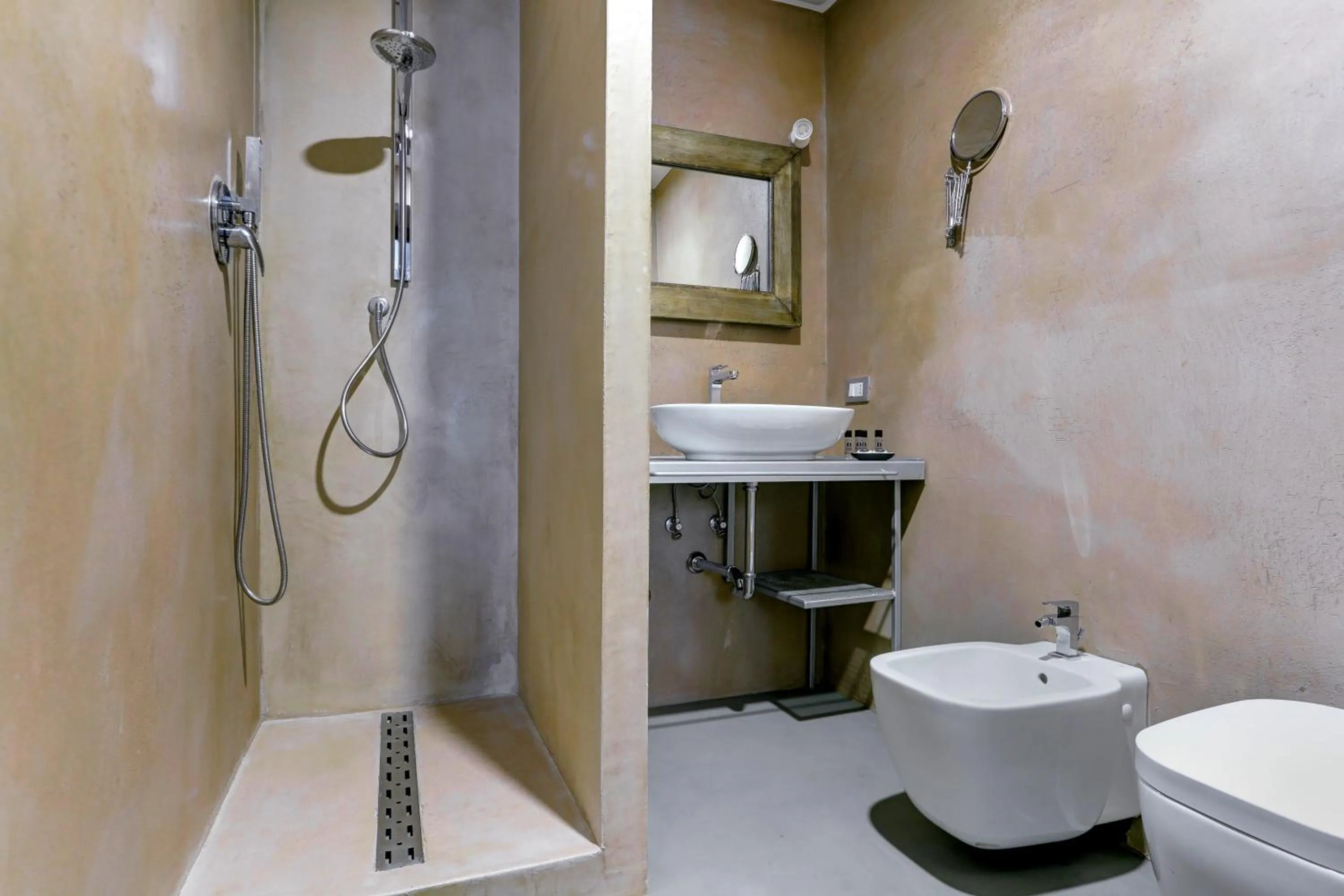 Bathroom in CAPO D'AFRICA 30 - COLOSSEO