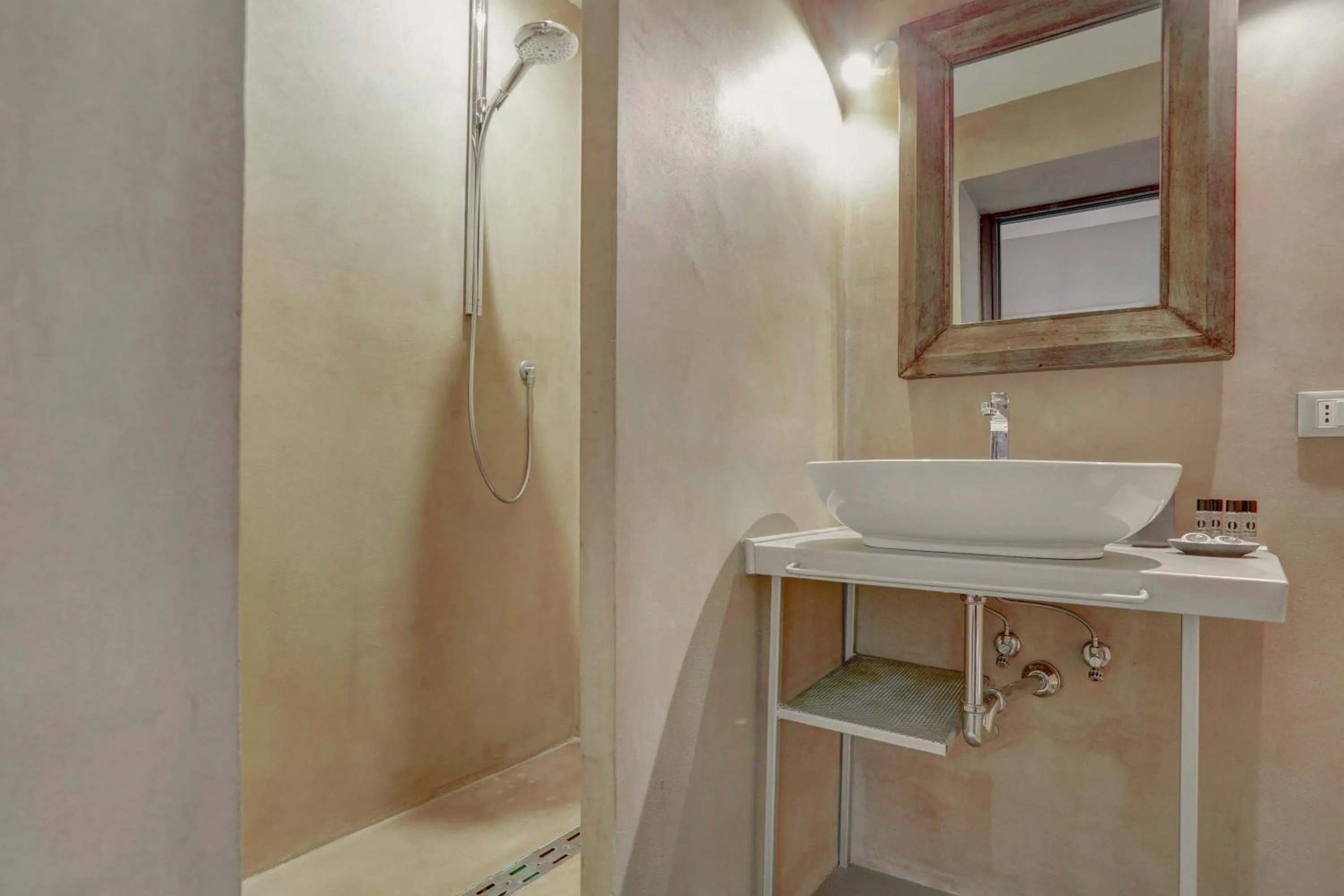 Bathroom in CAPO D'AFRICA 30 - COLOSSEO