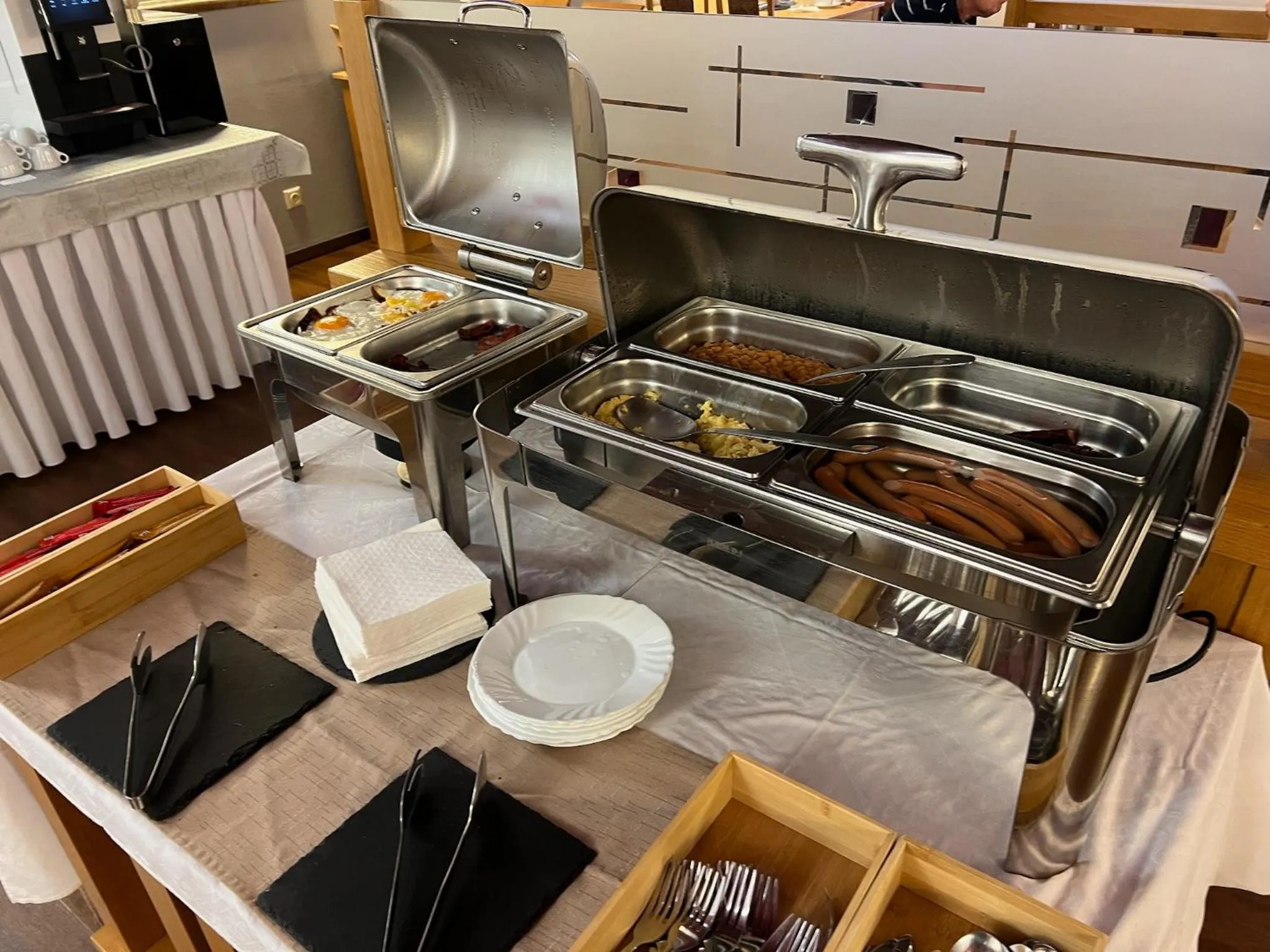 Restaurant/places to eat in Hotel Trinity