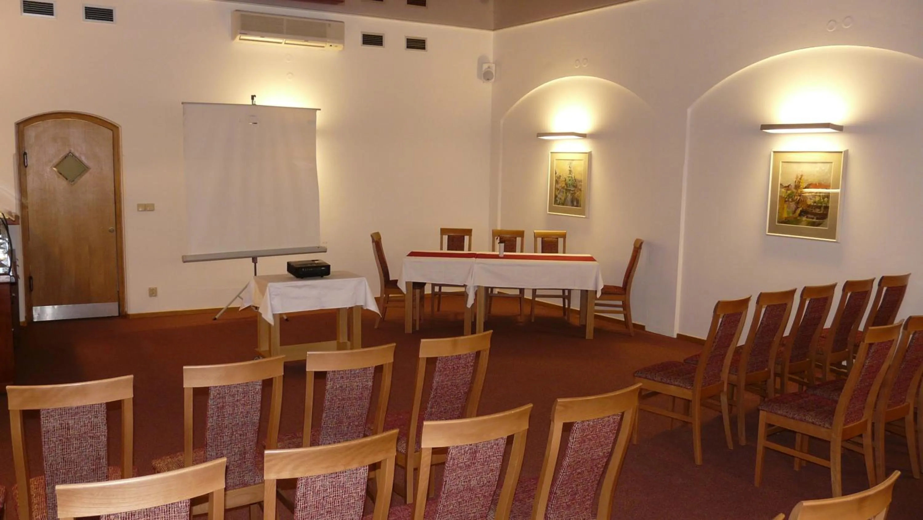 Business facilities in Hotel Trinity