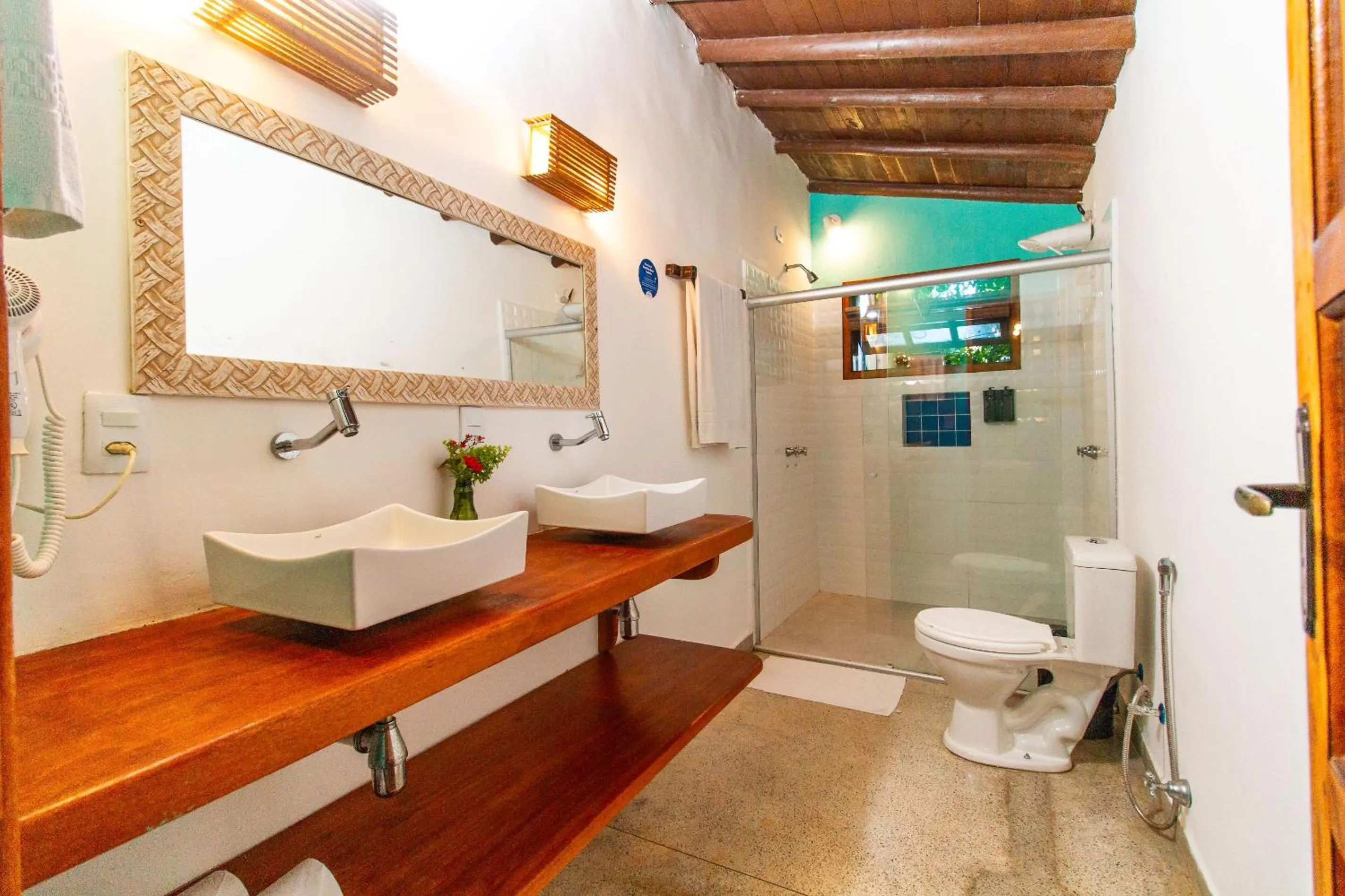 Shower in Travel Inn Pousadas & Beach Club Trancoso