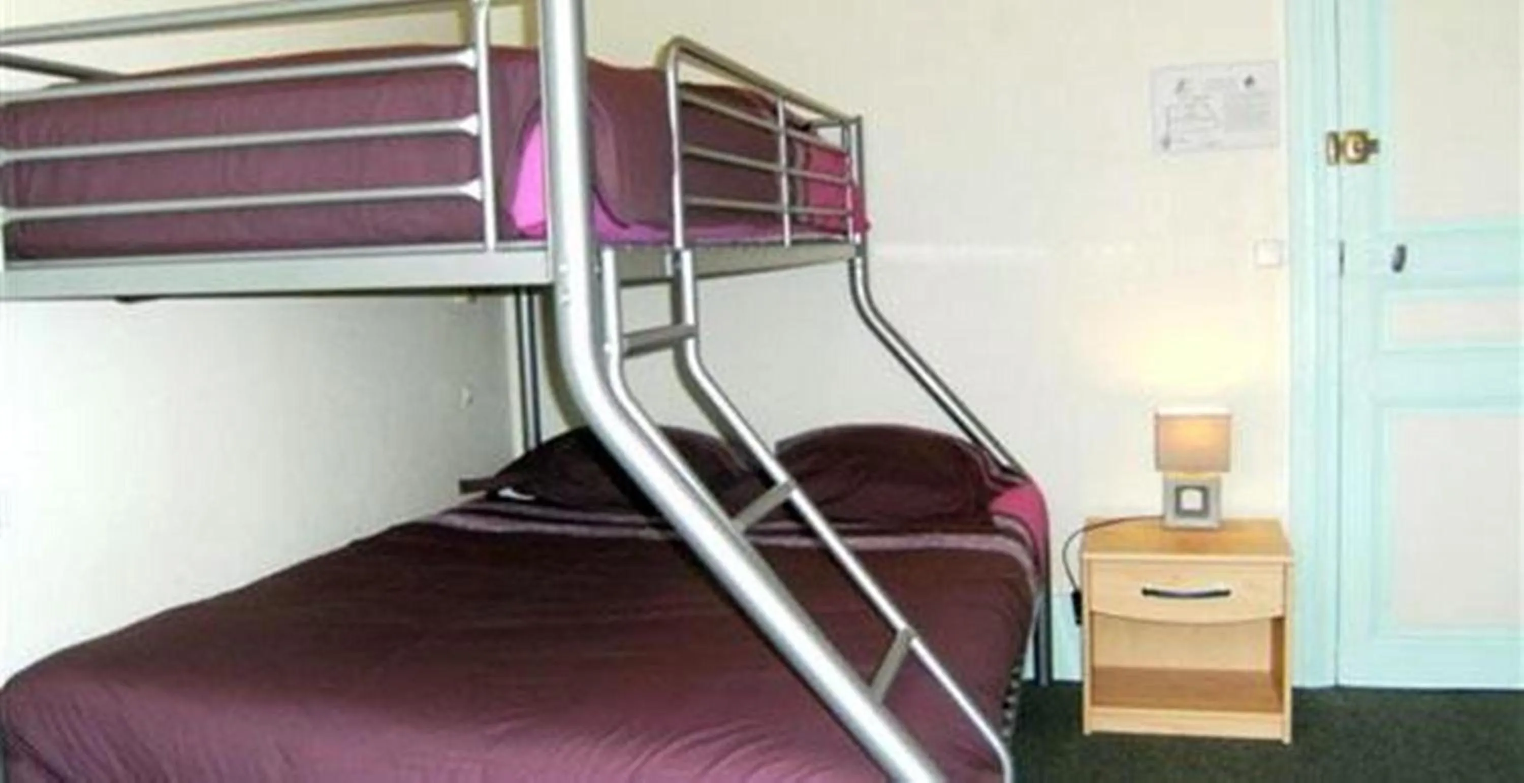 bunk bed, Bed in Hotel le Rallye