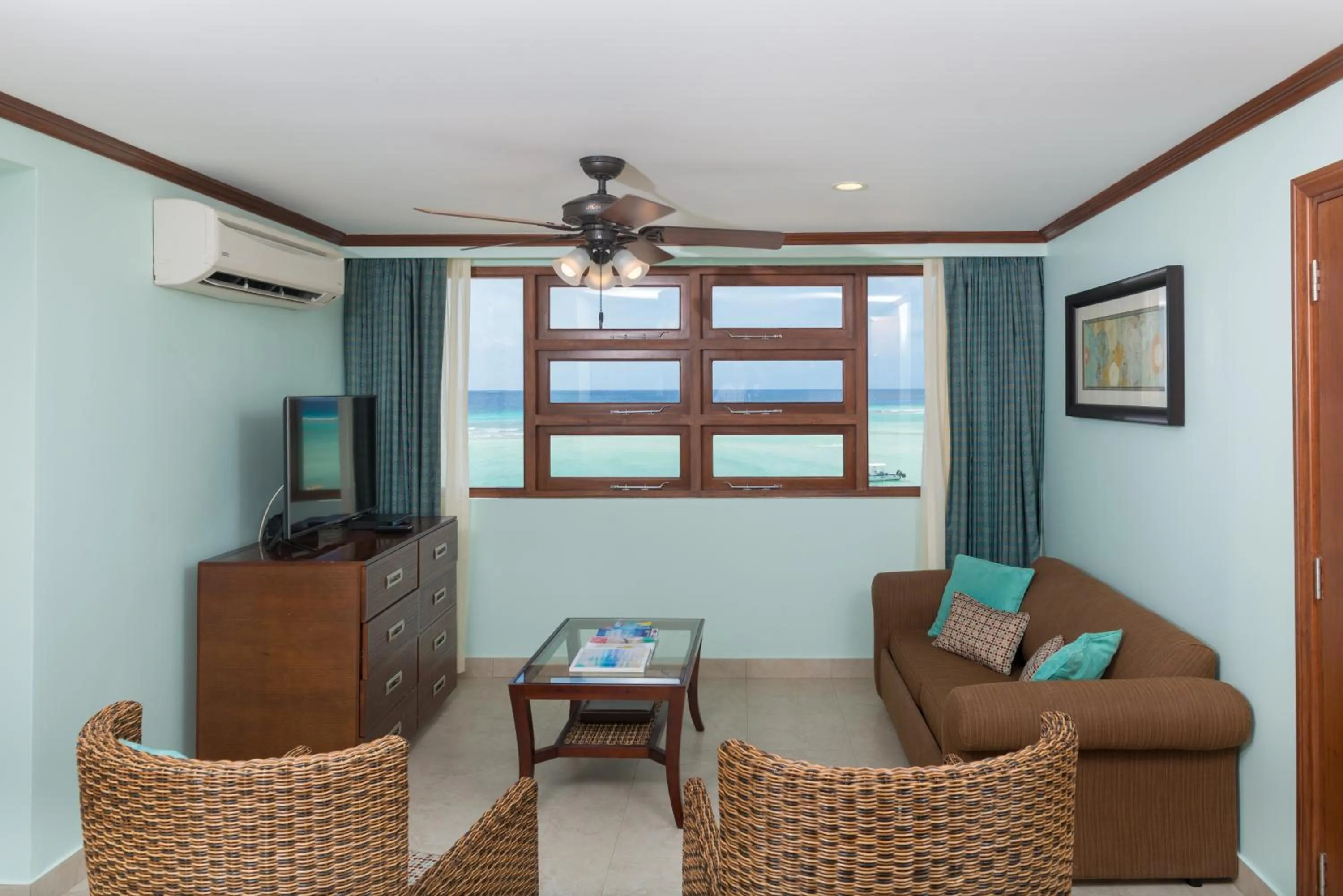 Living room in Yellow Bird Hotel