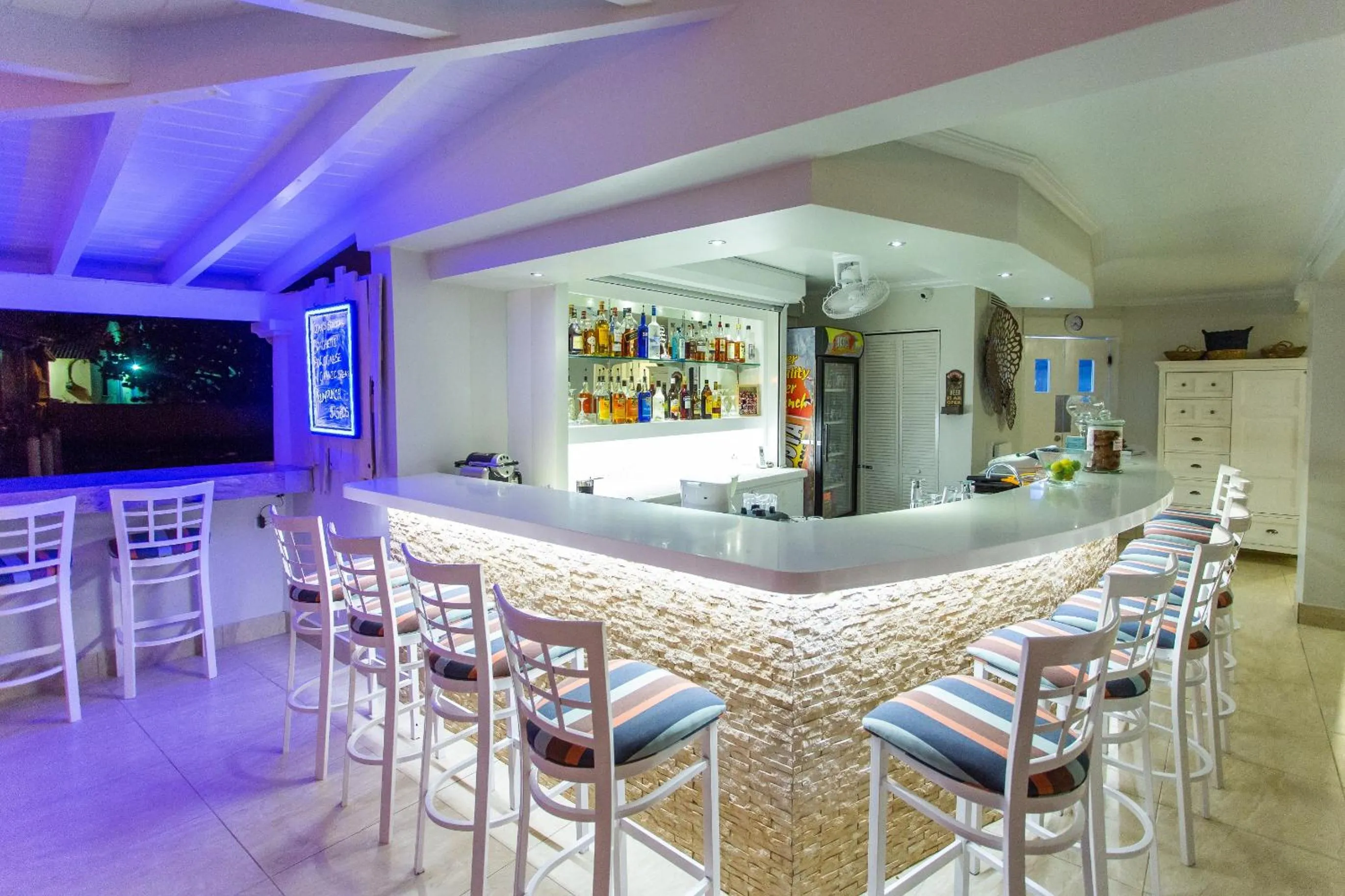 Lounge or bar in Yellow Bird Hotel