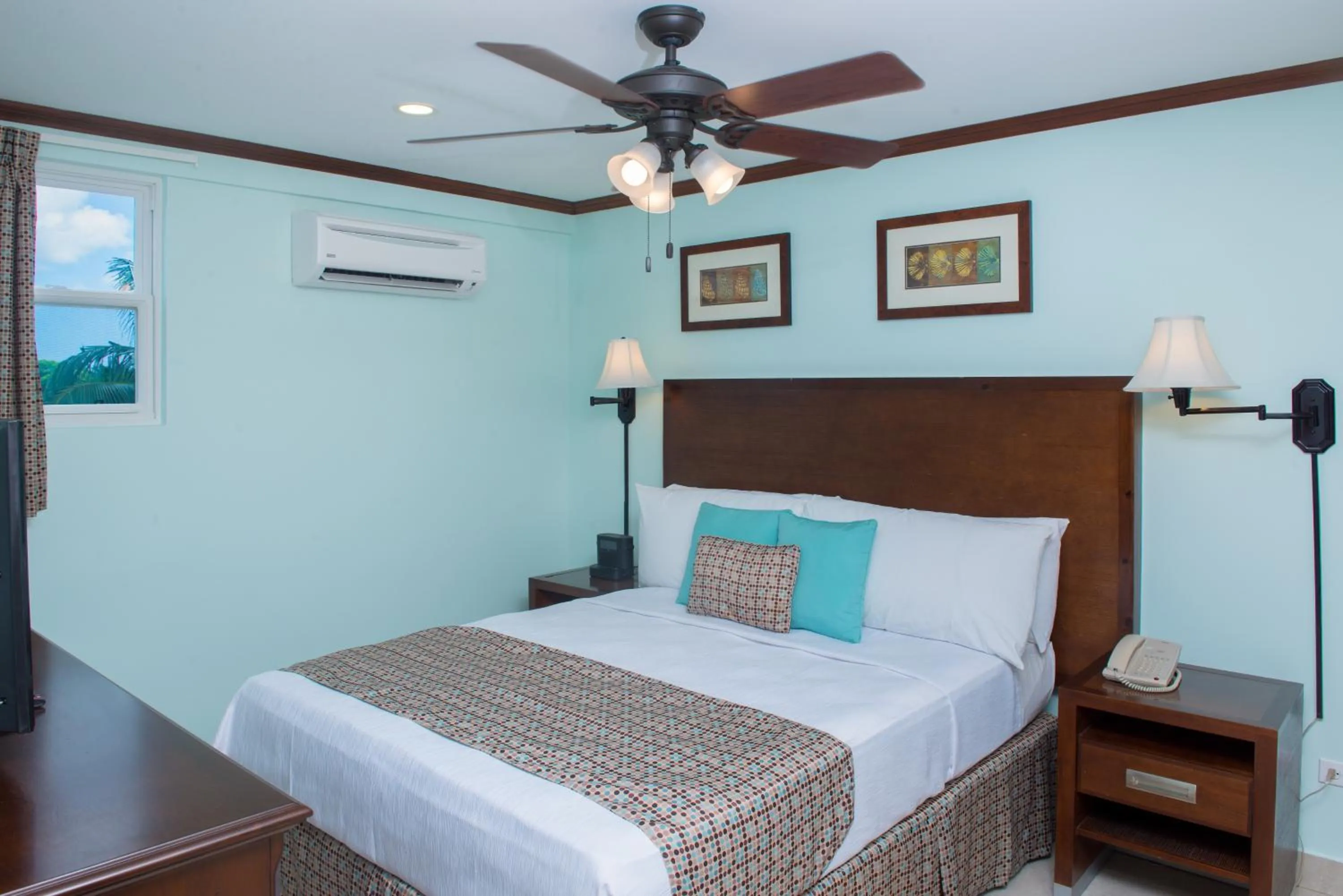 Bedroom, Bed in Yellow Bird Hotel