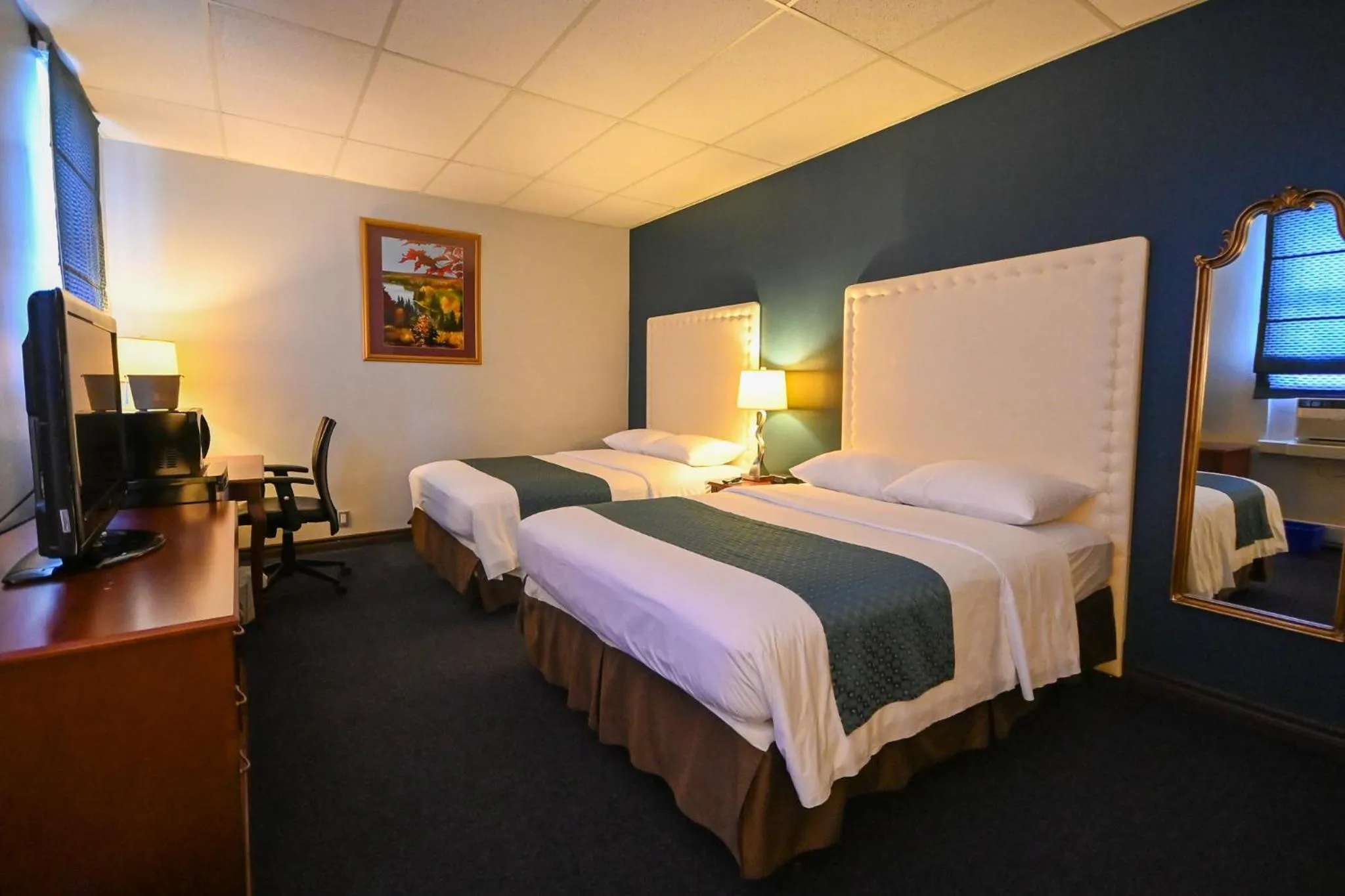 Bed in Le Voyageur Inn