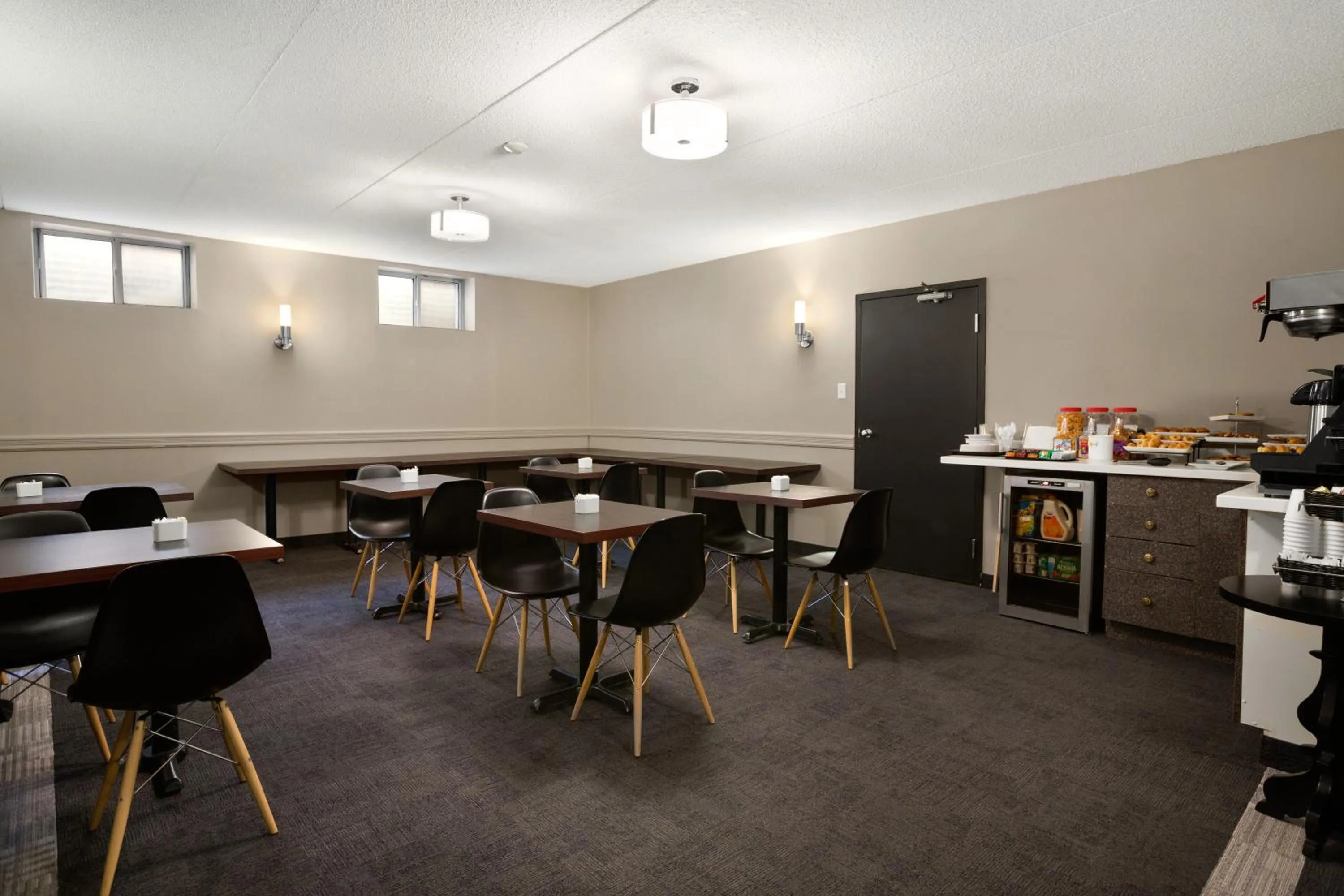 Restaurant/places to eat in Days Inn by Wyndham Stouffville