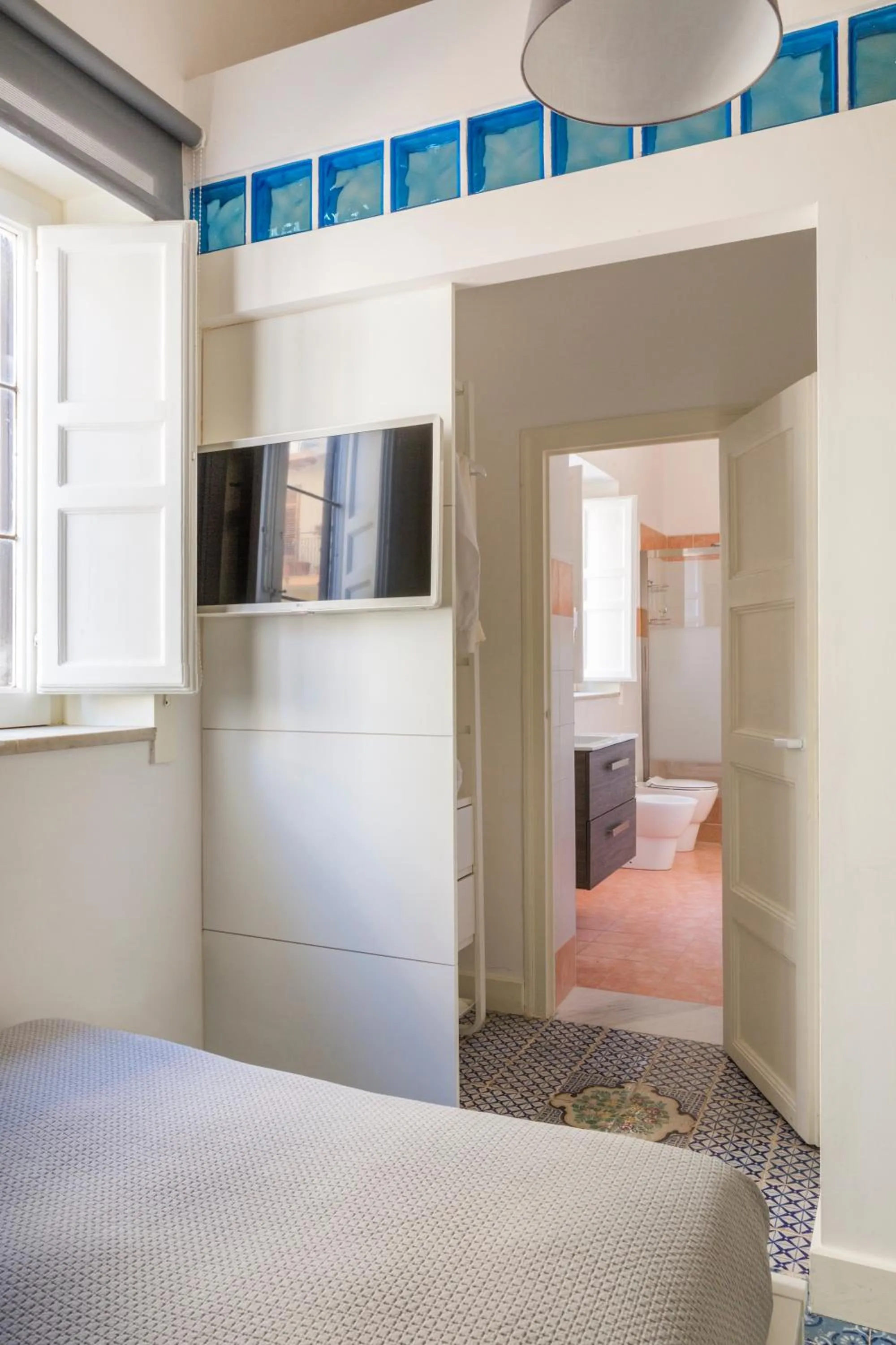 TV and multimedia, Bed in B&B Palazzo Corselli