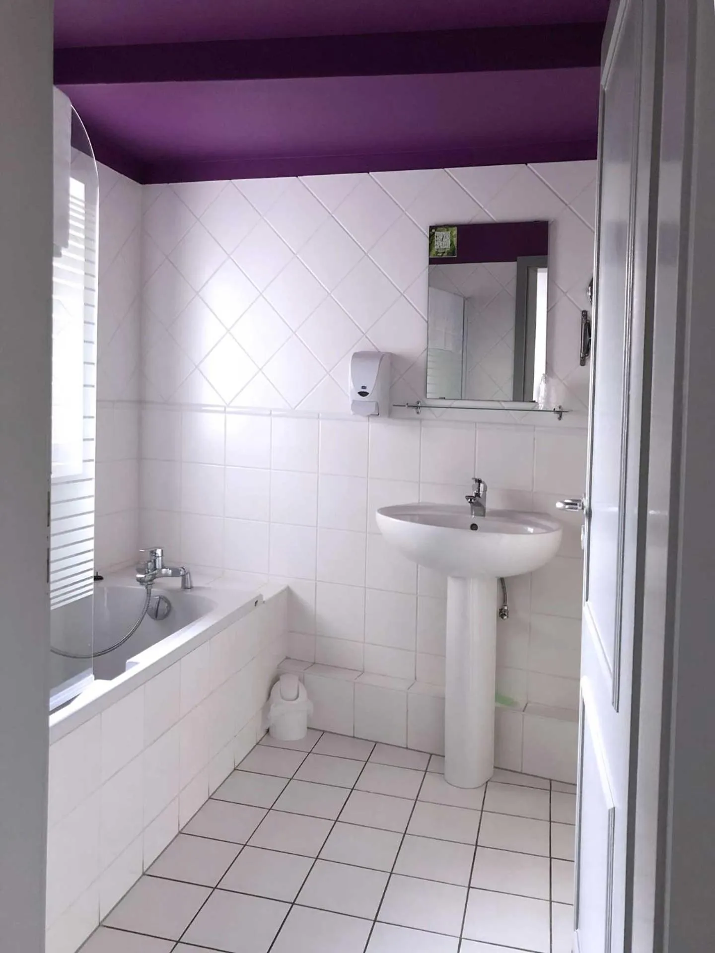 Bathroom in logis hôtel restaurant Le rendez-vous des Copains