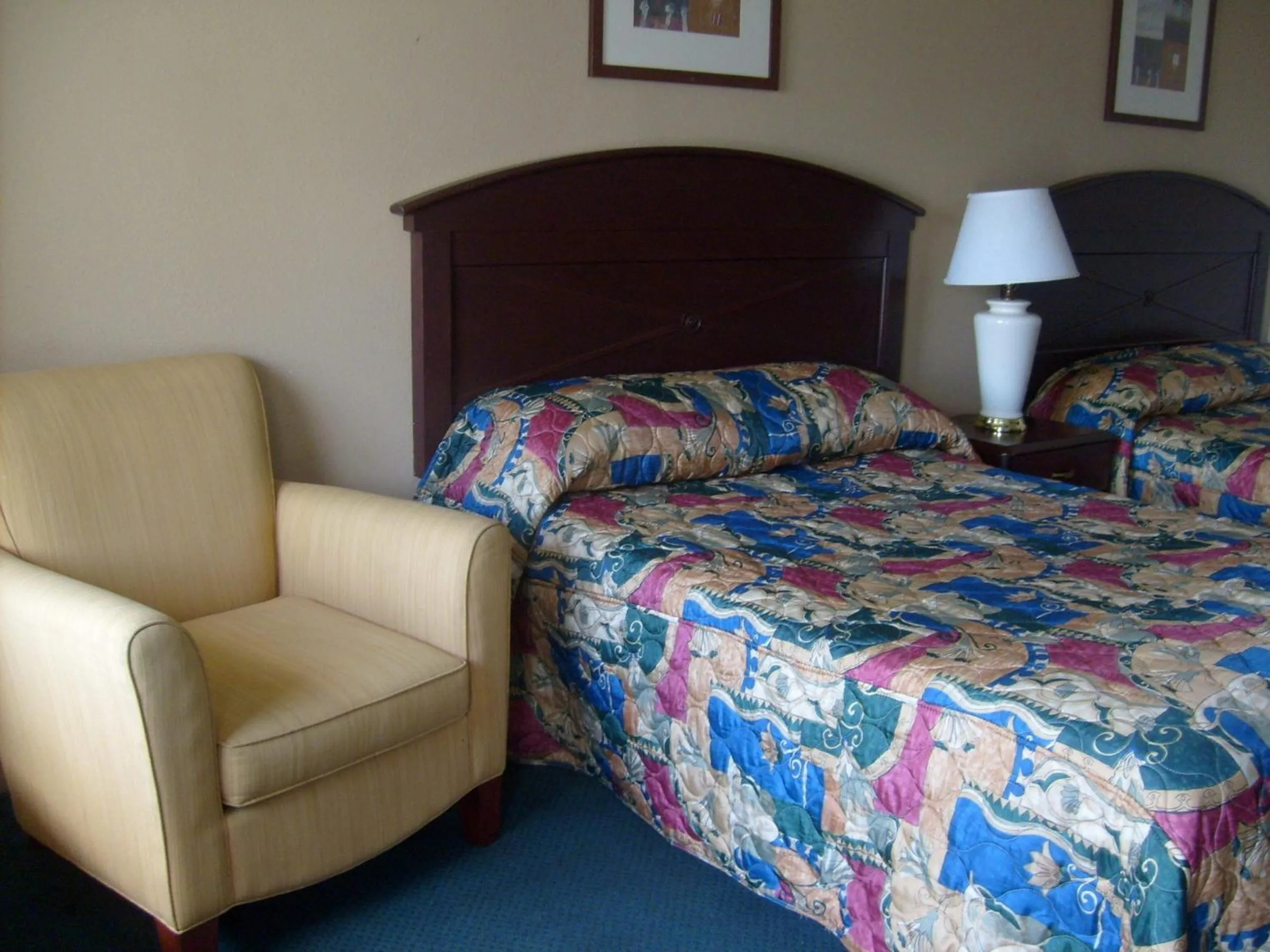 Bedroom in Express Inn Thomson