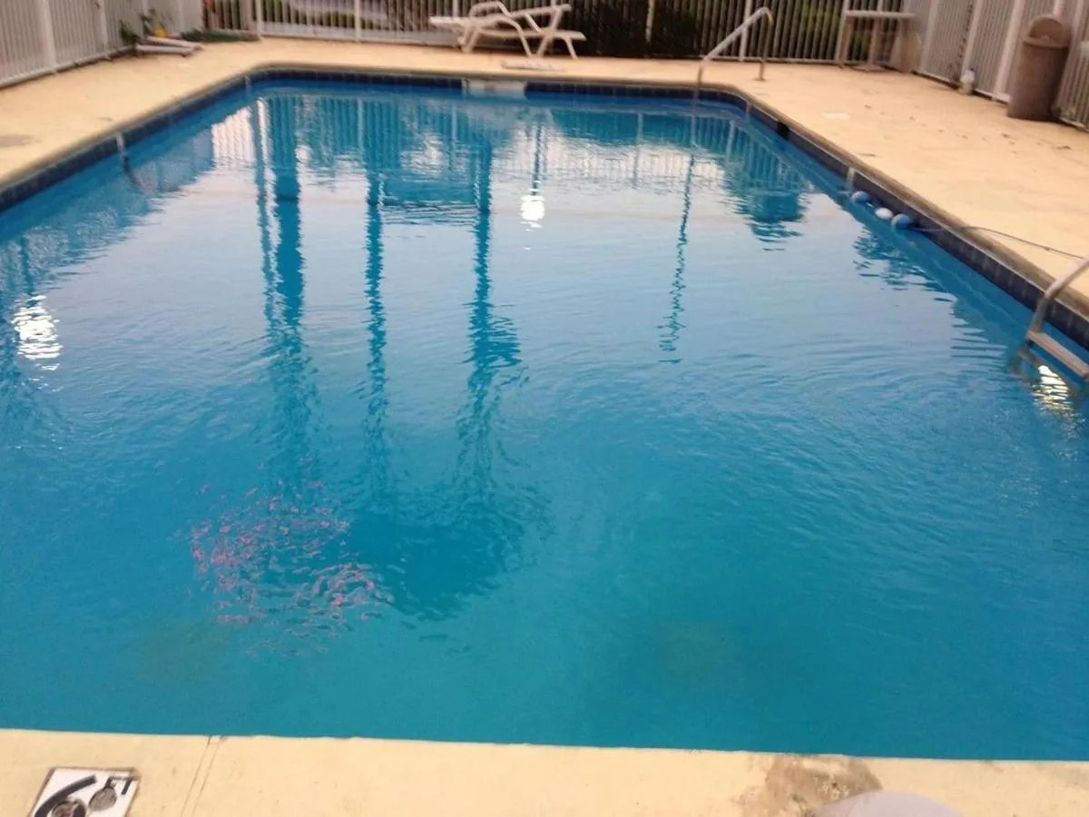 Swimming pool in Express Inn Thomson