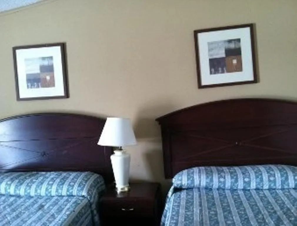 Bedroom in Express Inn Thomson