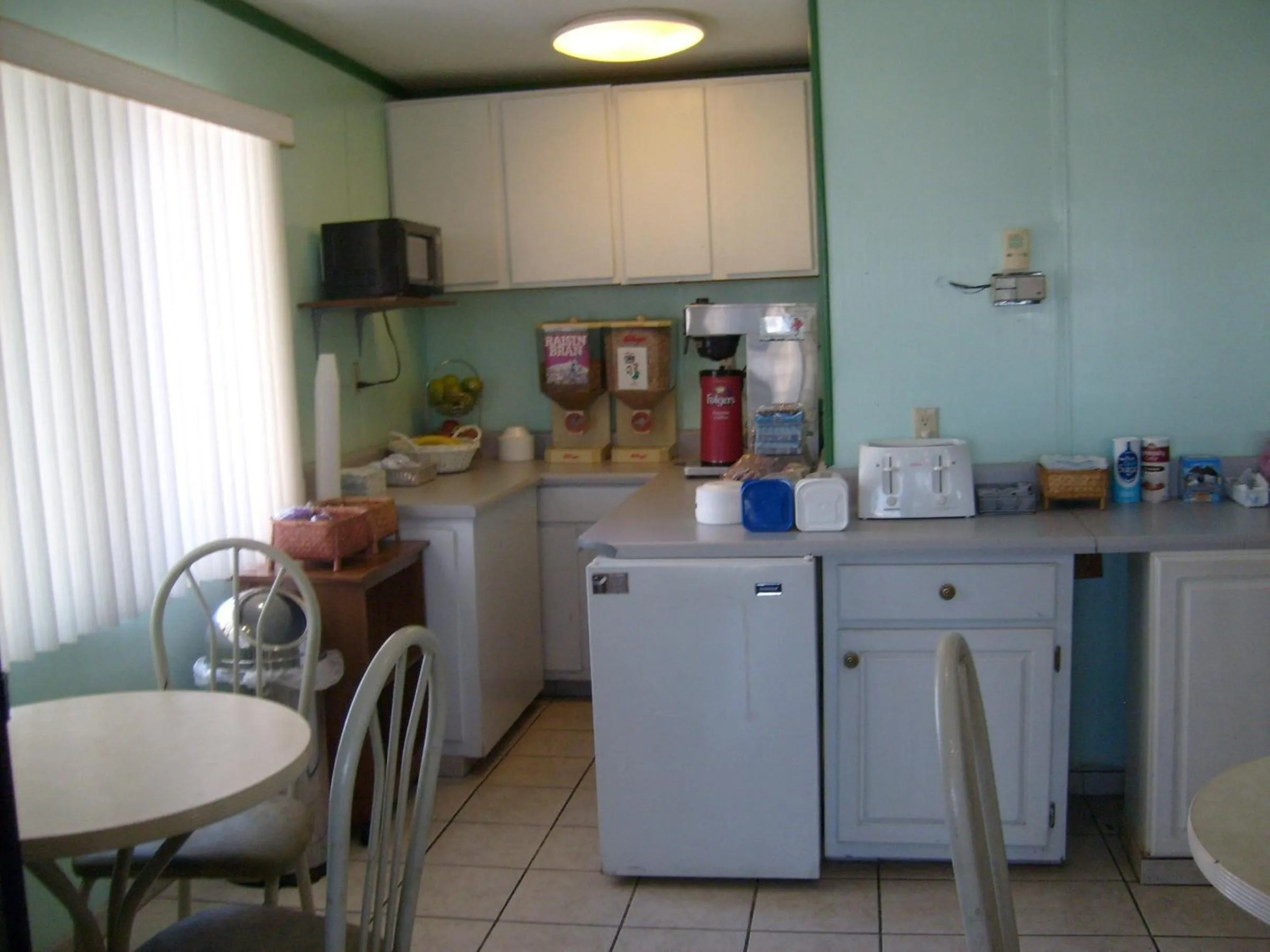 Food and drinks in Express Inn Thomson