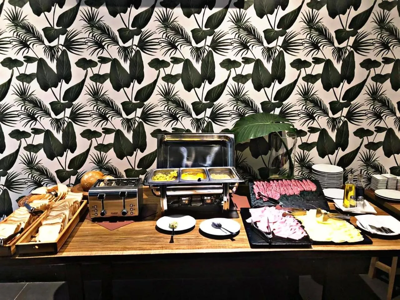 Buffet breakfast in O2 Hotel Iguazu