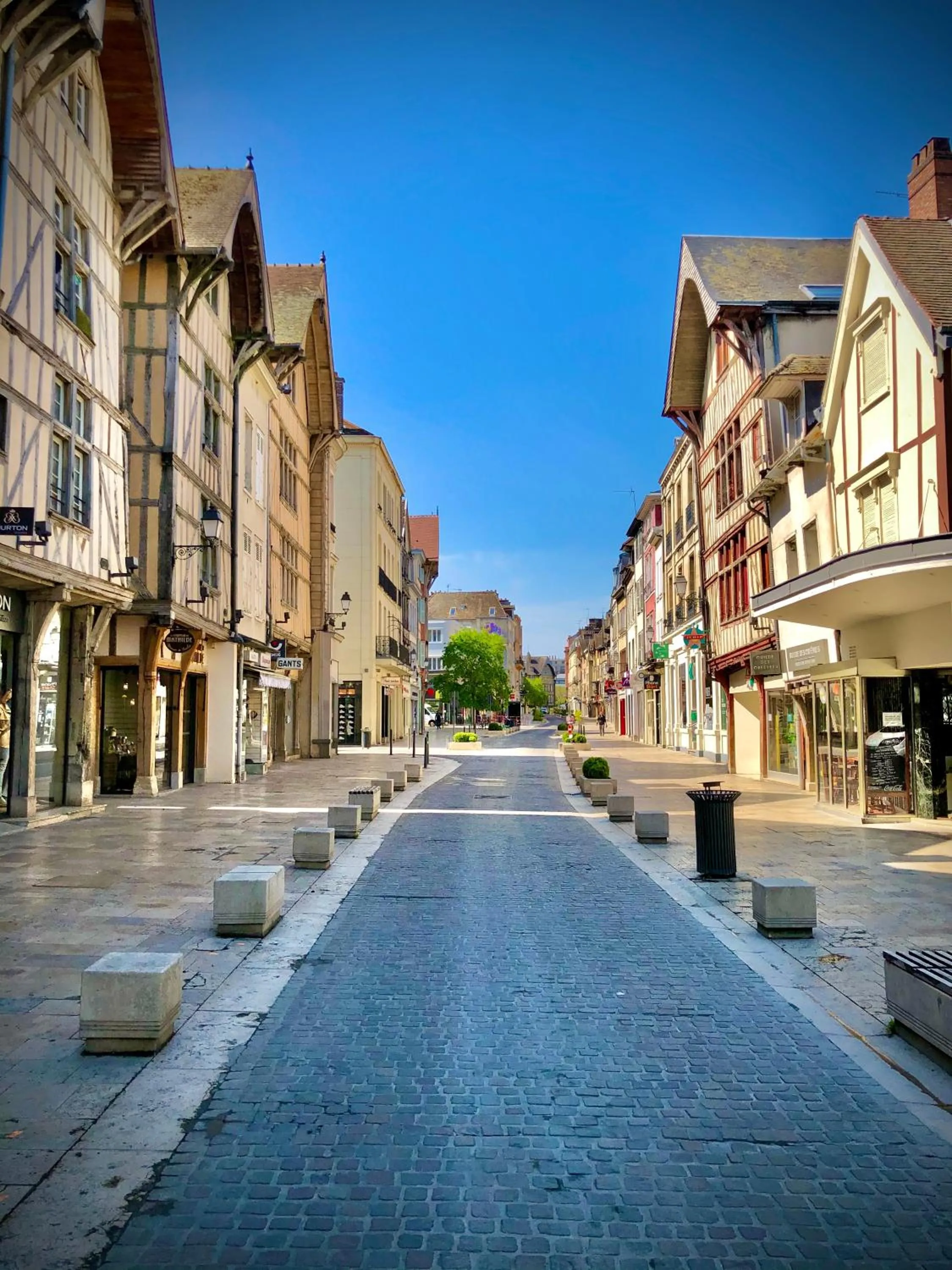 Street view in Le Charmant Zola Hyper Centre classé