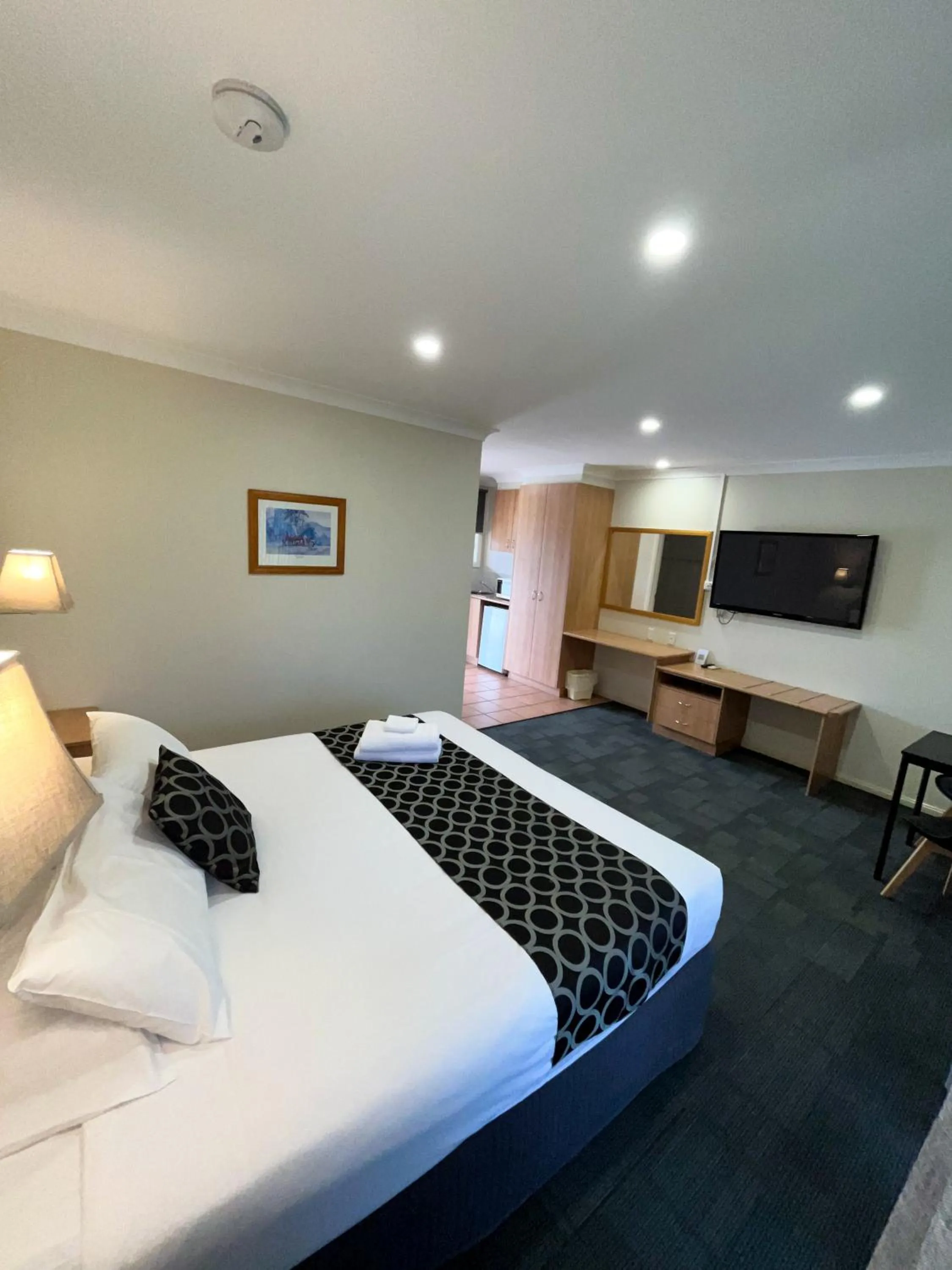 Bed in Bushman's Motor Inn