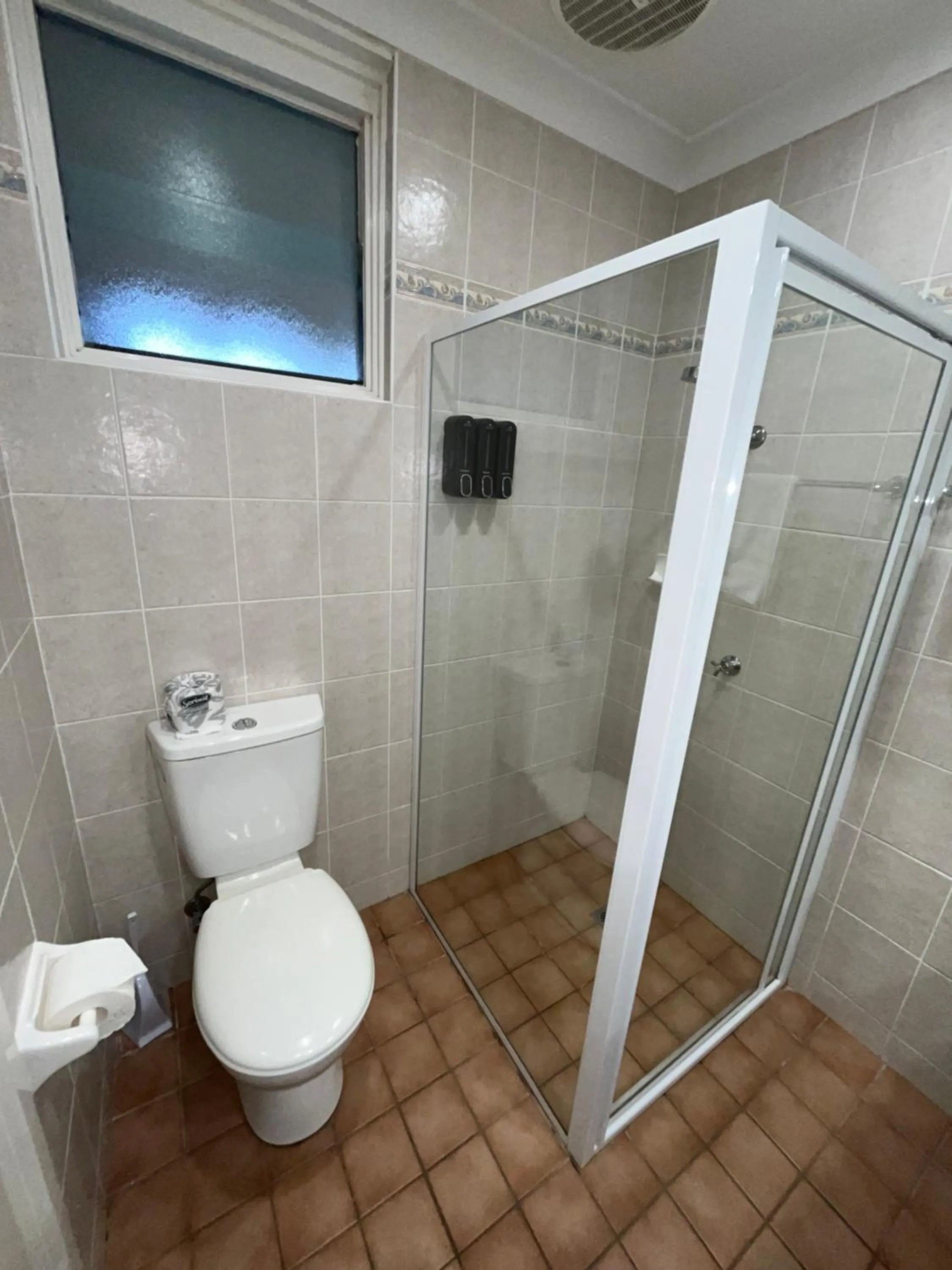 Bathroom in Bushman's Motor Inn