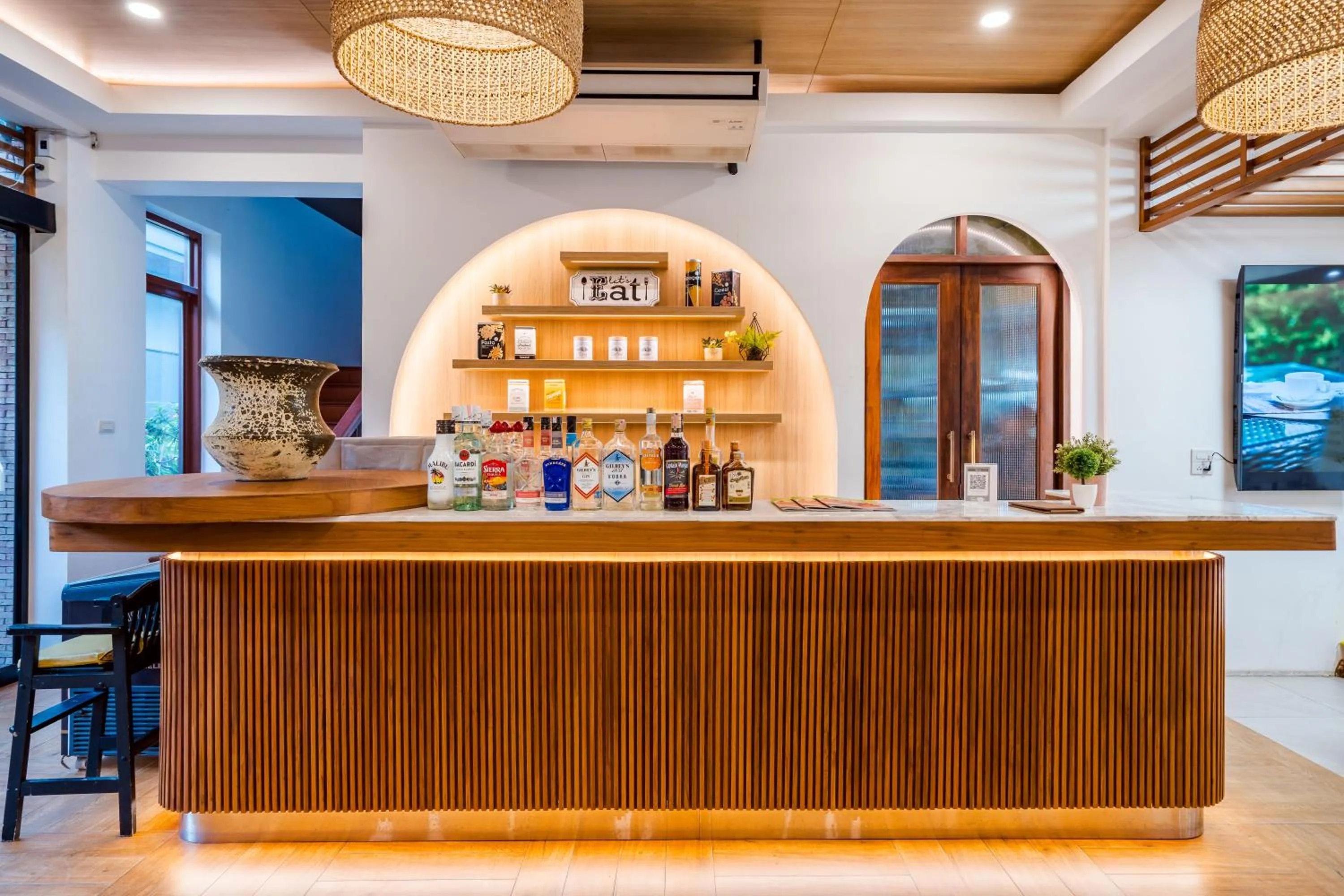 Restaurant/places to eat in Ayrest Hua Hin Hotel