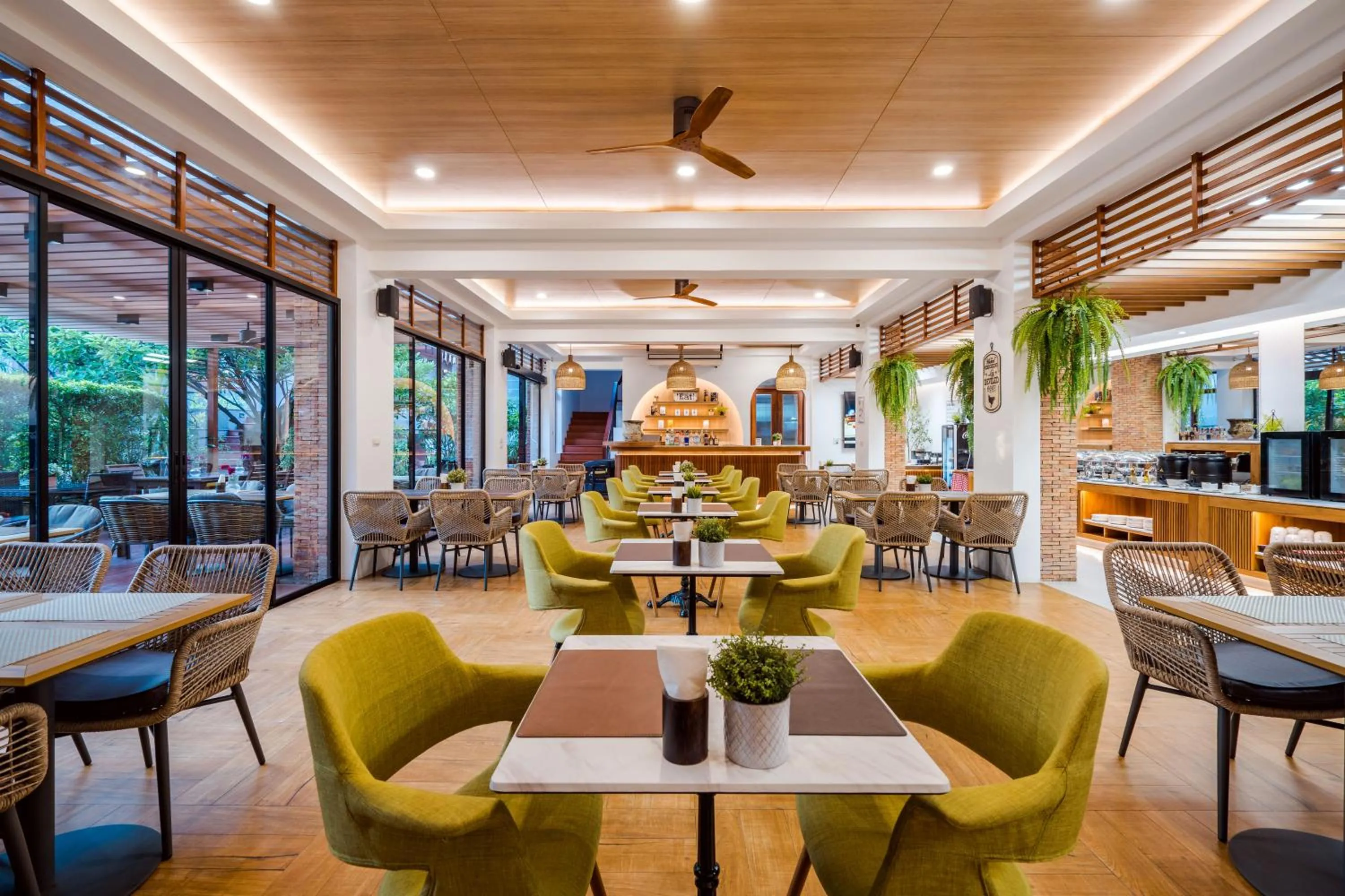 Restaurant/places to eat in Ayrest Hua Hin Hotel