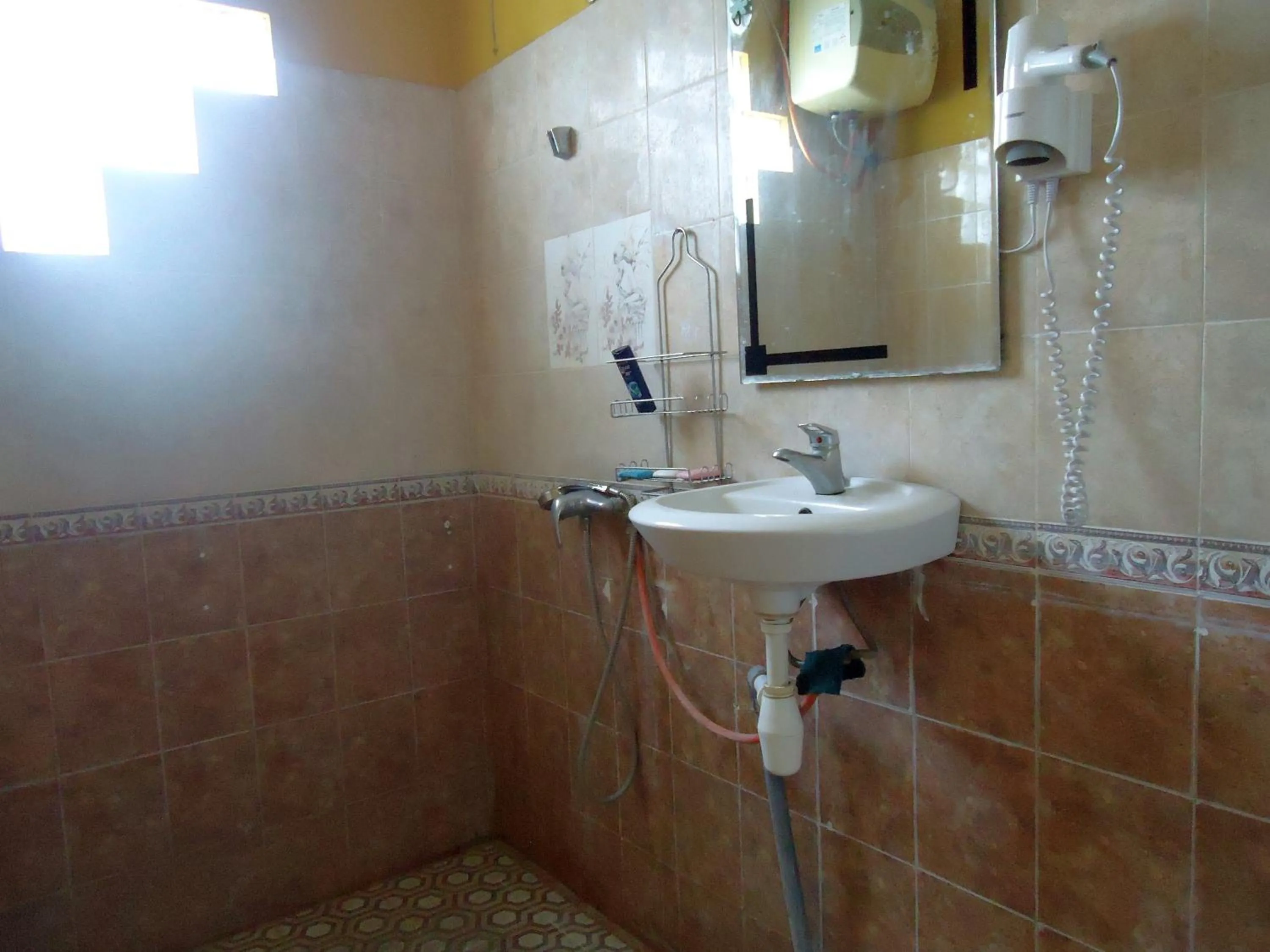 Shower in The Reinhold Guesthouse Bali