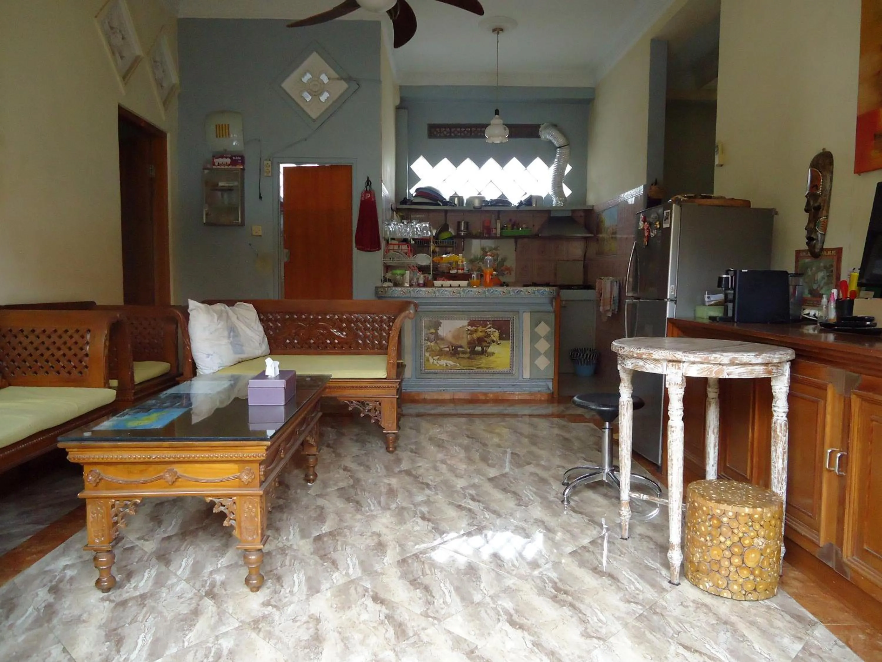 Kitchen or kitchenette in The Reinhold Guesthouse Bali