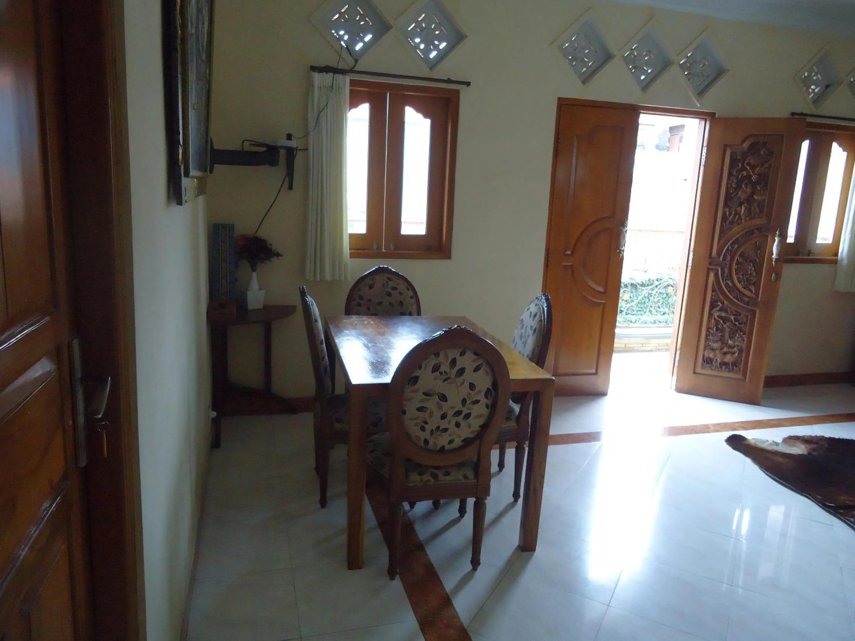 Dining area in The Reinhold Guesthouse Bali