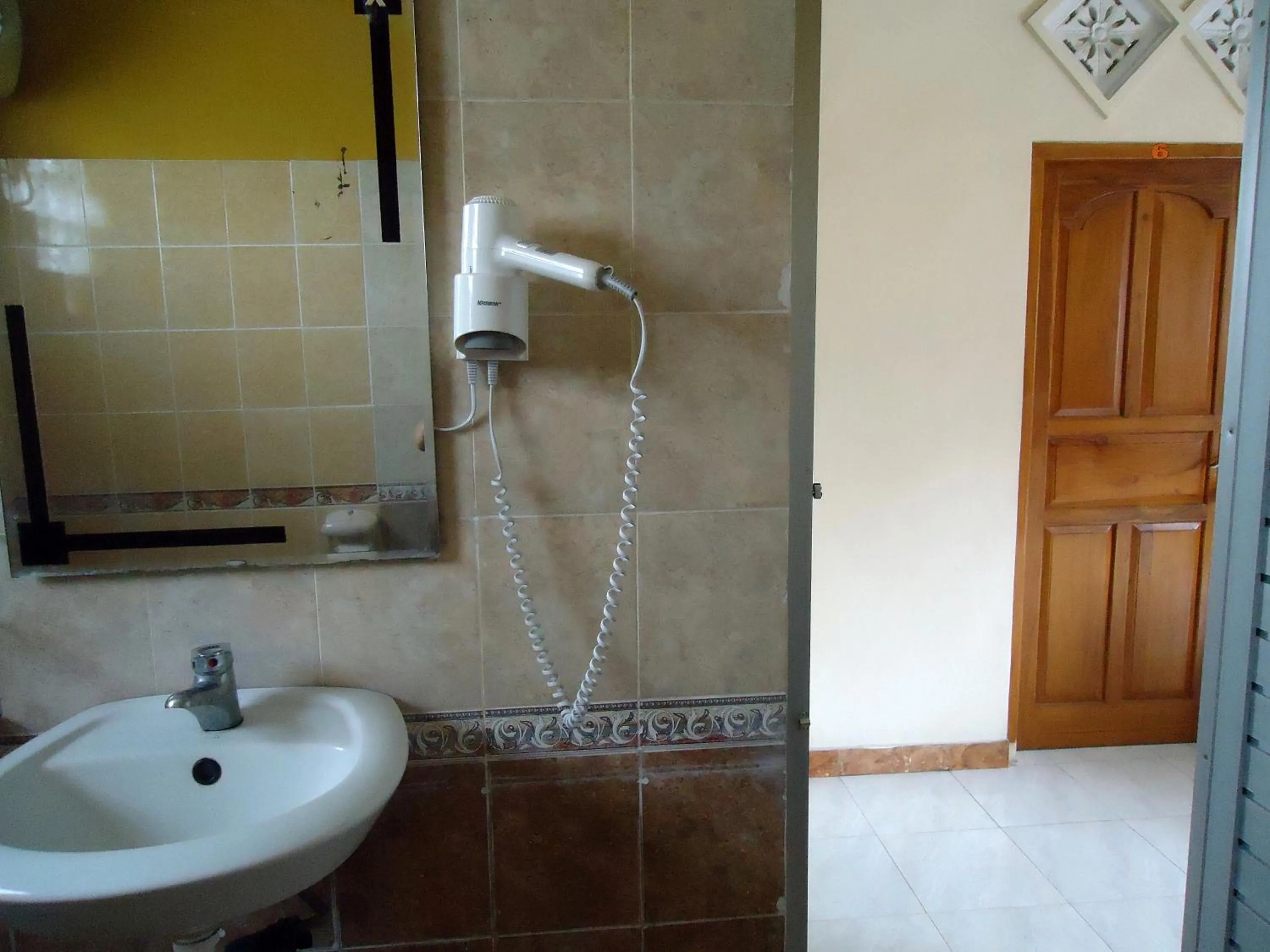 Bathroom in The Reinhold Guesthouse Bali