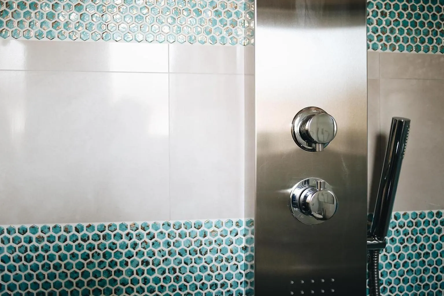 Shower in Le Home Rooms