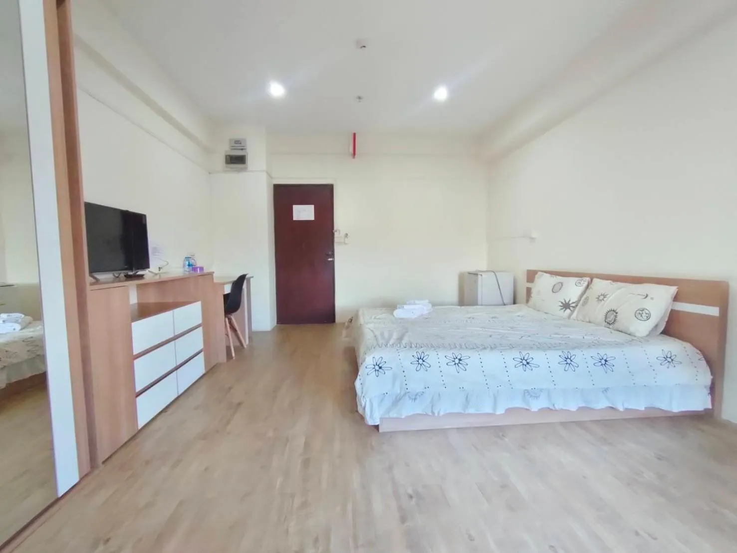 Bed in Komol Residence Bangkok